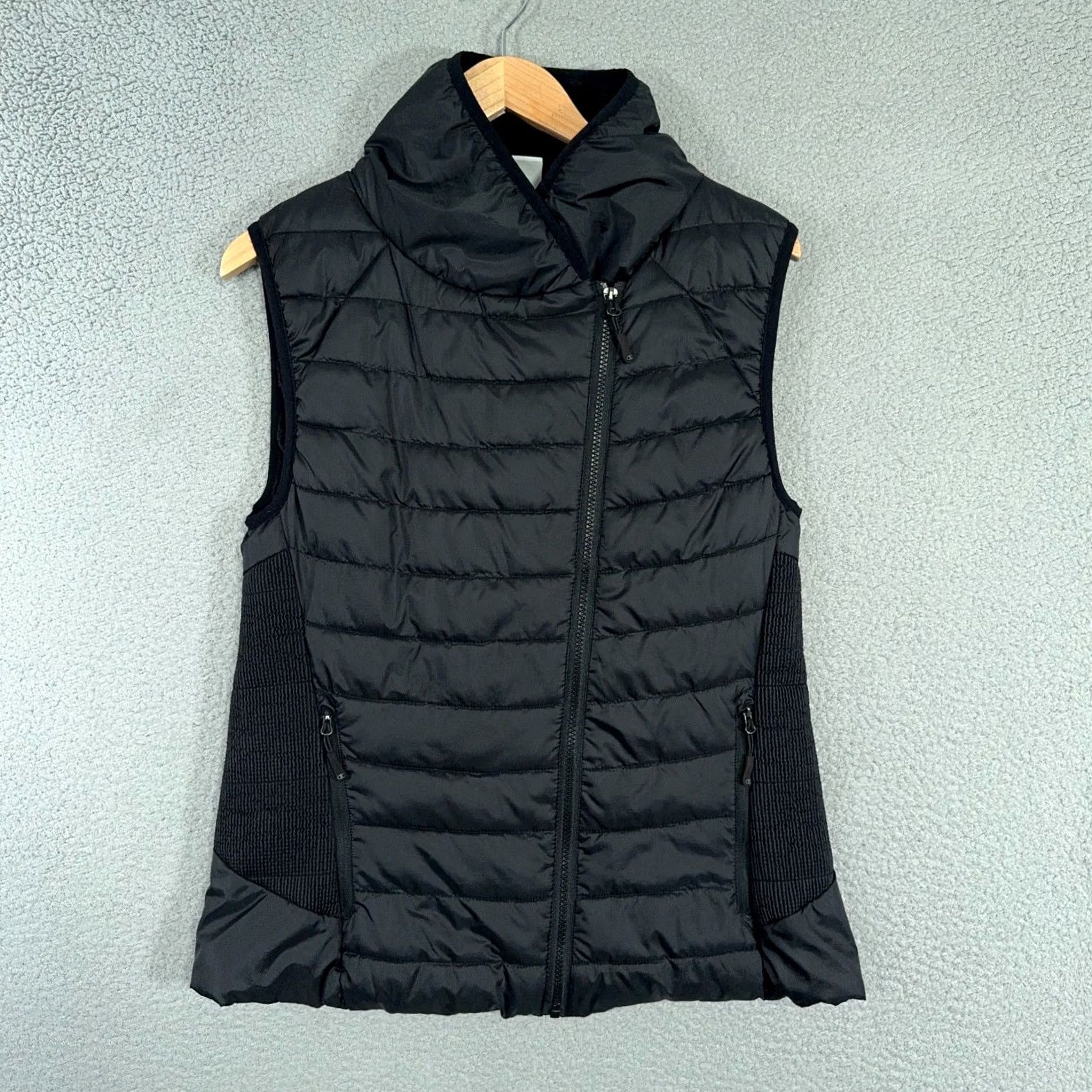 Champion Champion Puffer Vest Women M Black Full Zip Lined Polyester Pocketed Quilted Slim Regular Vest Size M / US 6-8 / IT 42-44 - 2 Thumbnail