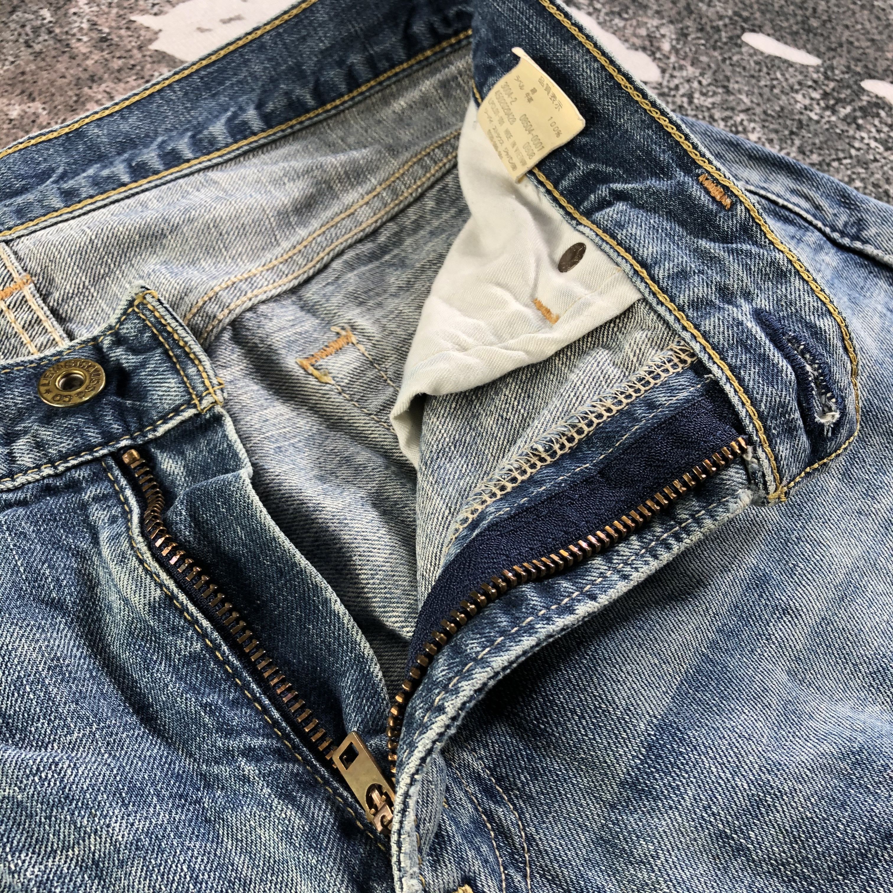 Levi's Vintage Levis 504 Jeans Medium Wash Denim KJ2193 Size US 32 / EU 48 - 8 Thumbnail