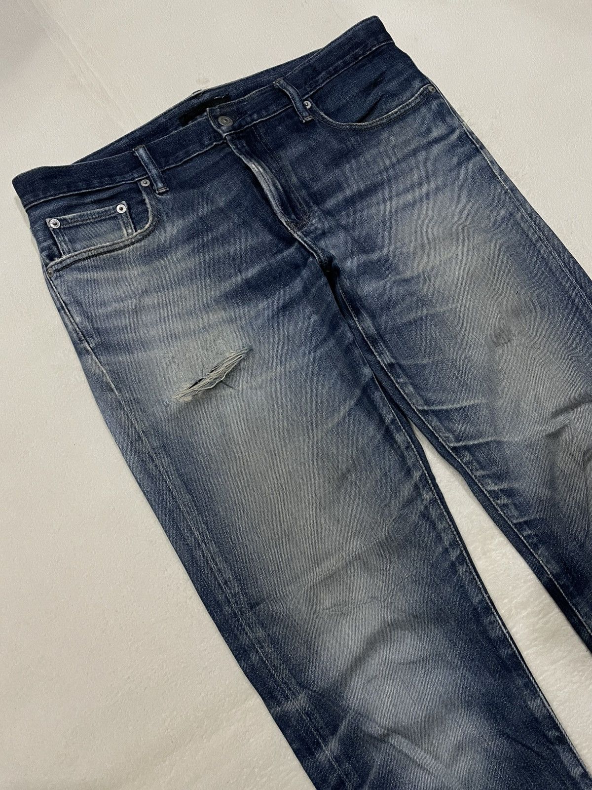 Uniqlo Vintage Uniqlo distressed faded dark blue jeans Size US 36 / EU 52 - 6 Thumbnail
