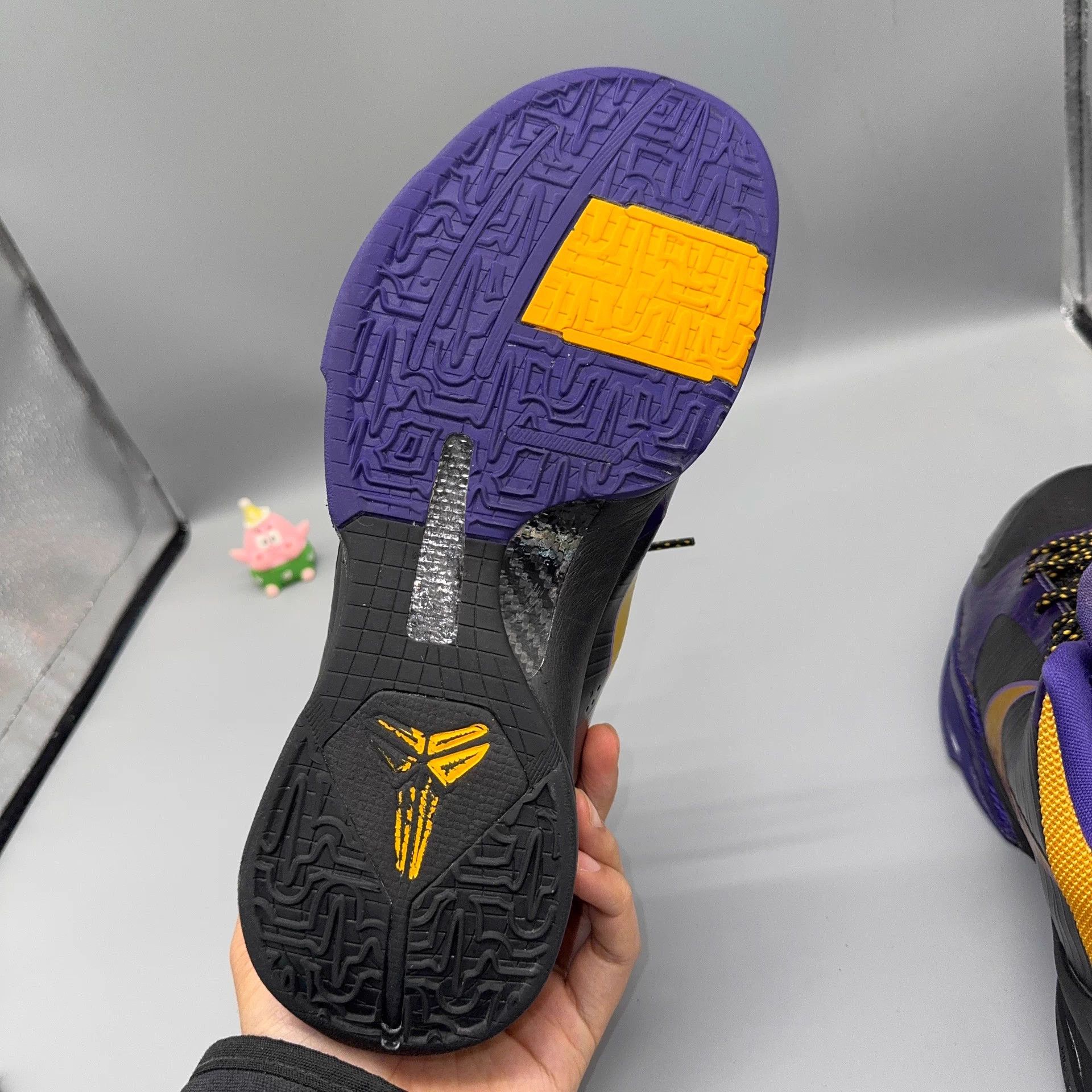 Nike Nike Kobe 5 Purple Gold 43 (Slight Wear) Size US 10 / EU 43 - 7 Thumbnail