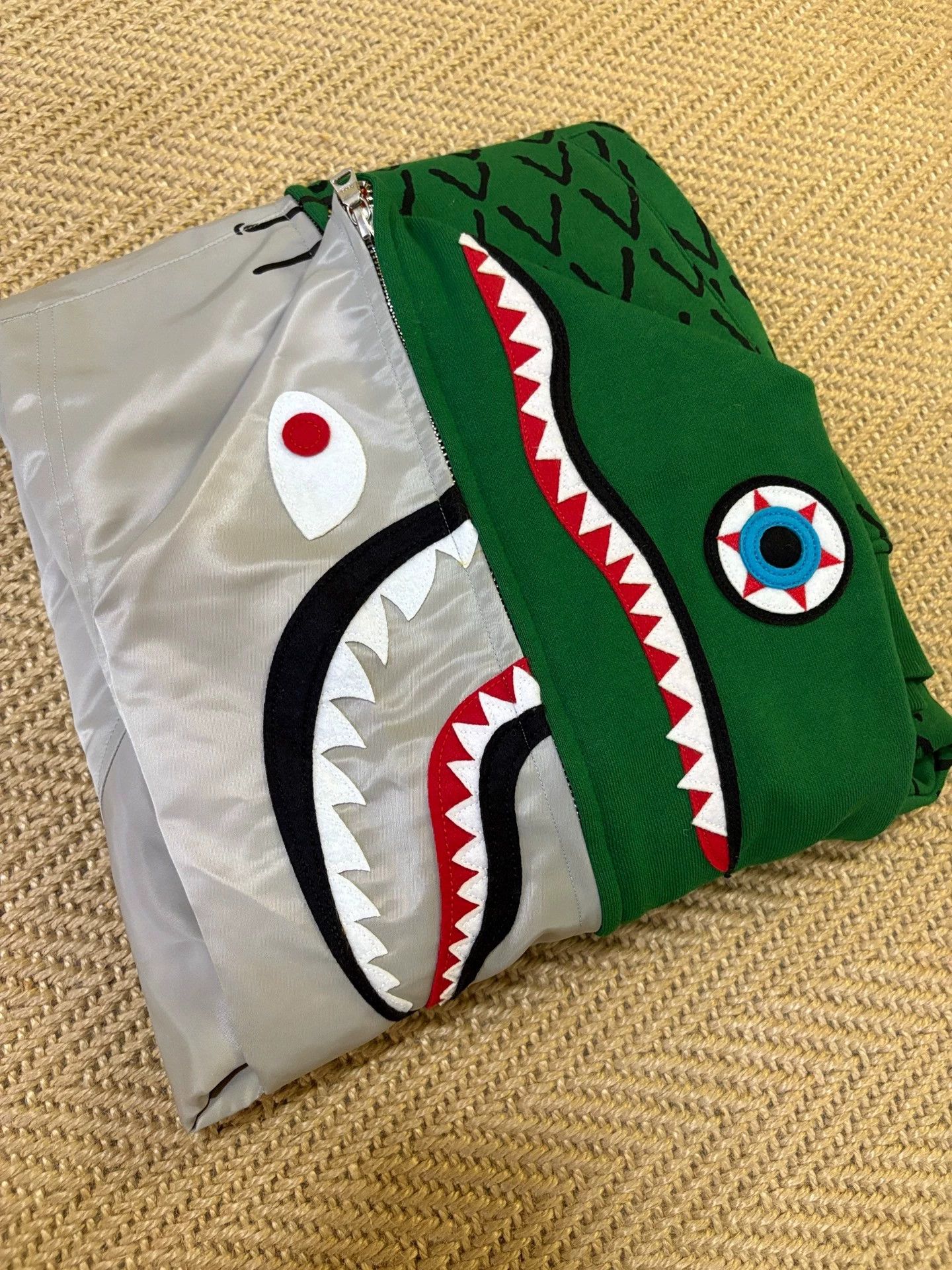 Bape Bape x Ambush Early Silk Spliced Mutant Shark M Hoodie Size US M / EU 48-50 / 2 - 3 Thumbnail