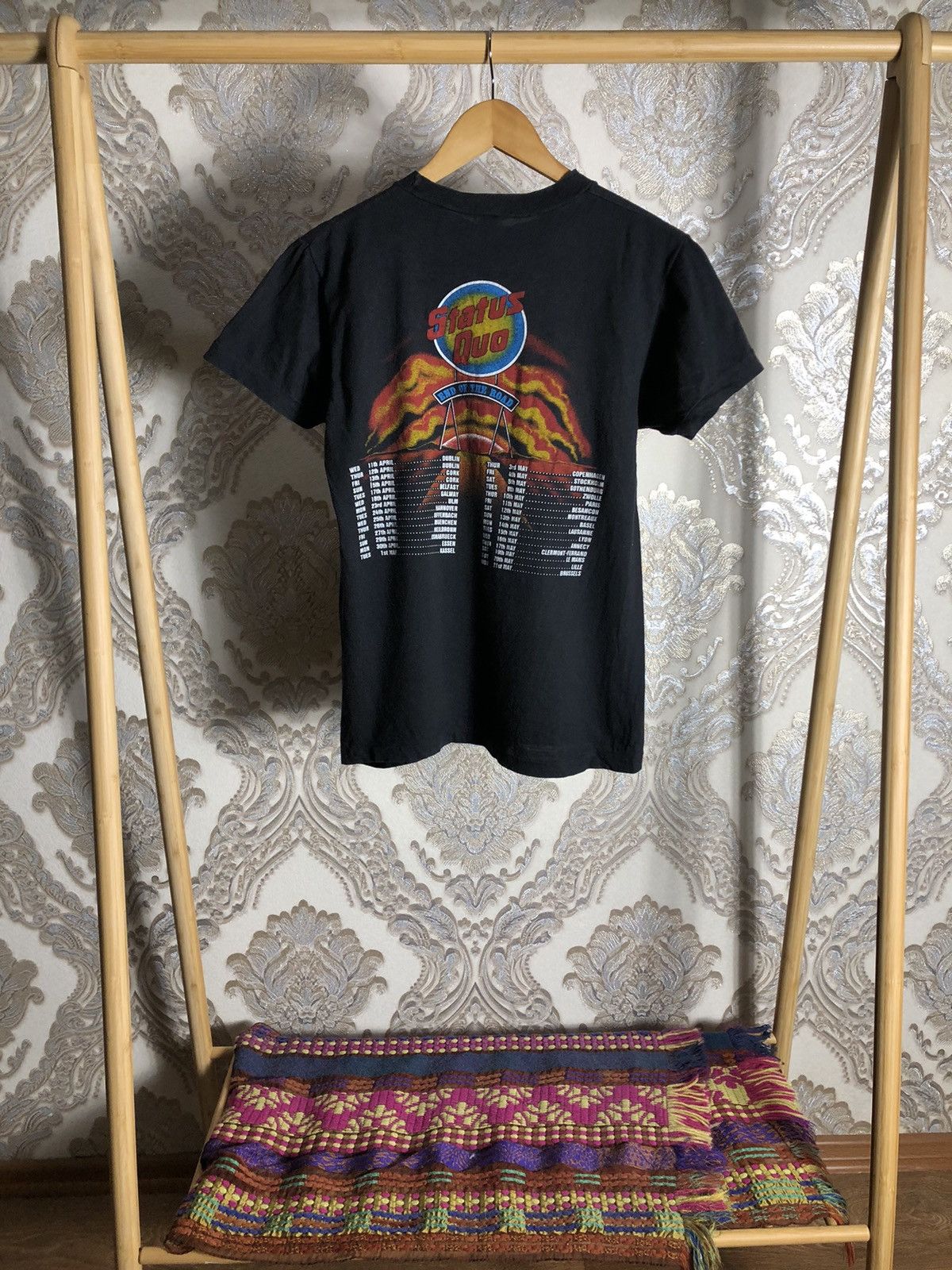 Band Tees VINTAGE STATUS QUO WORLD TOUR ROCK T-SHIRT RETRO Y2K 90s USA Size US M / EU 48-50 / 2 - 5 Thumbnail
