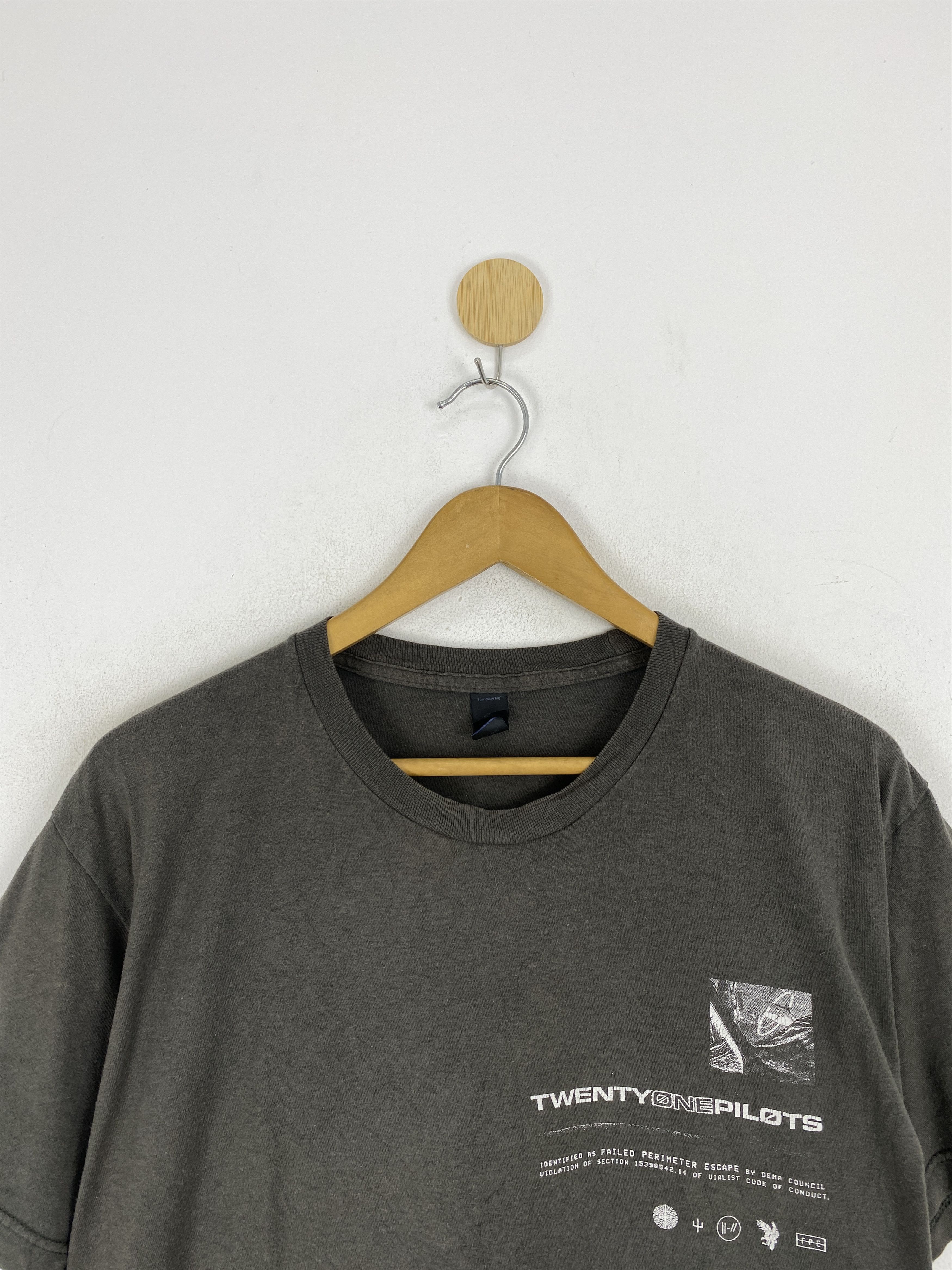Band Tees × Vintage Vintage Twenty One Pilots Band Tee Shirt Size US L / EU 52-54 / 3 - 4 Thumbnail