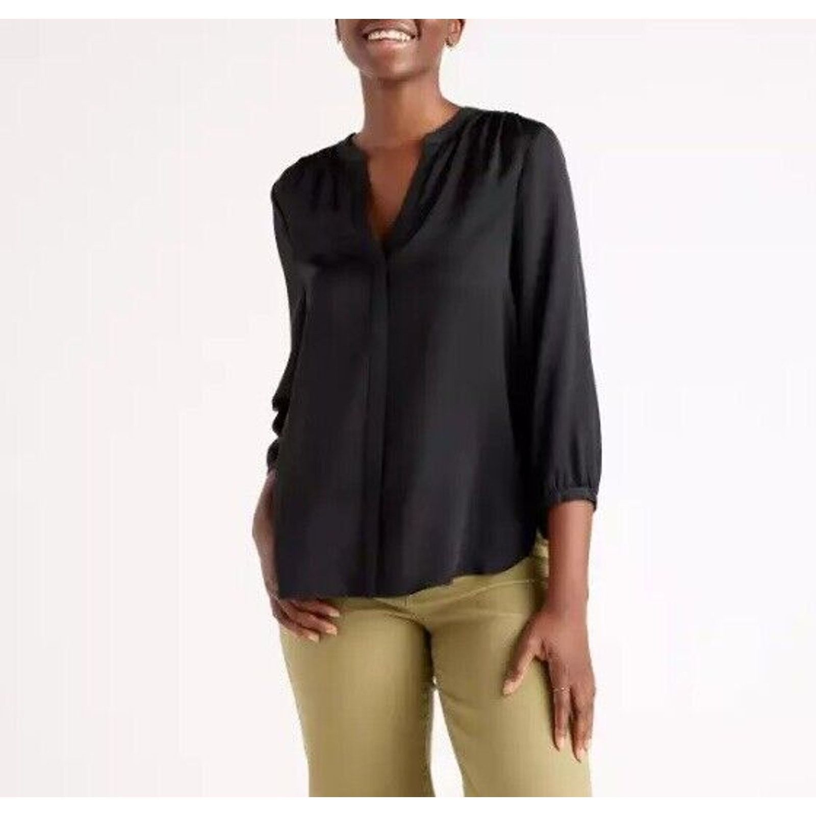 Quince Quince Washable Silk VNeck Button 3/4 Sleeve Pleated Back XS Size XS / US 0-2 / IT 36-38 - 1 Thumbnail