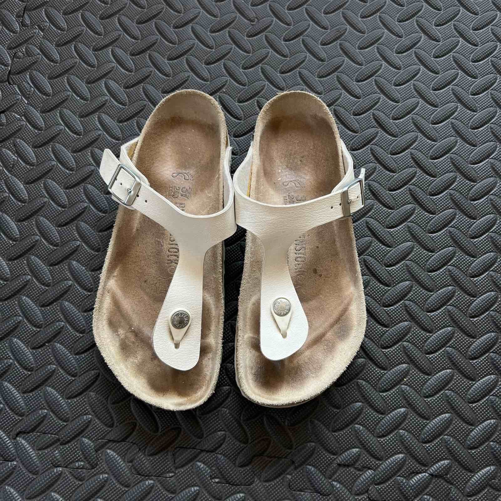 Birkenstock Birkenstock Gizeh White Regular Sz 37 Size US 7 / IT 37 - 1 Thumbnail