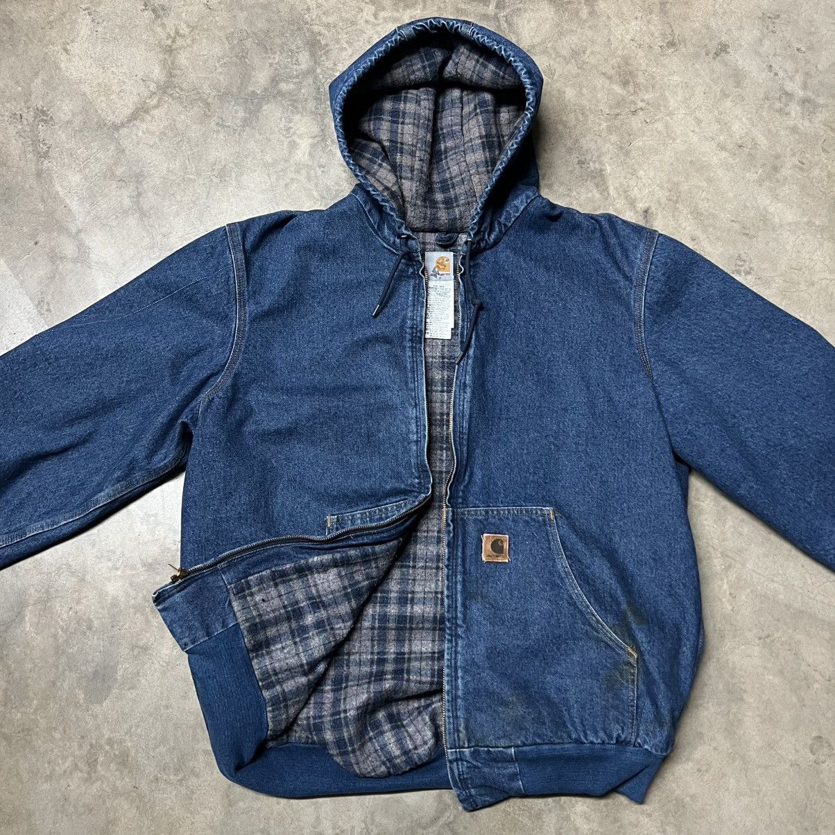 Carhartt × Carhartt Wip × Vintage Vintage Carhartt J139 Blanket-Lined Denim Hooded Jacket Size US XXL / EU 58 / 5 - 2 Thumbnail