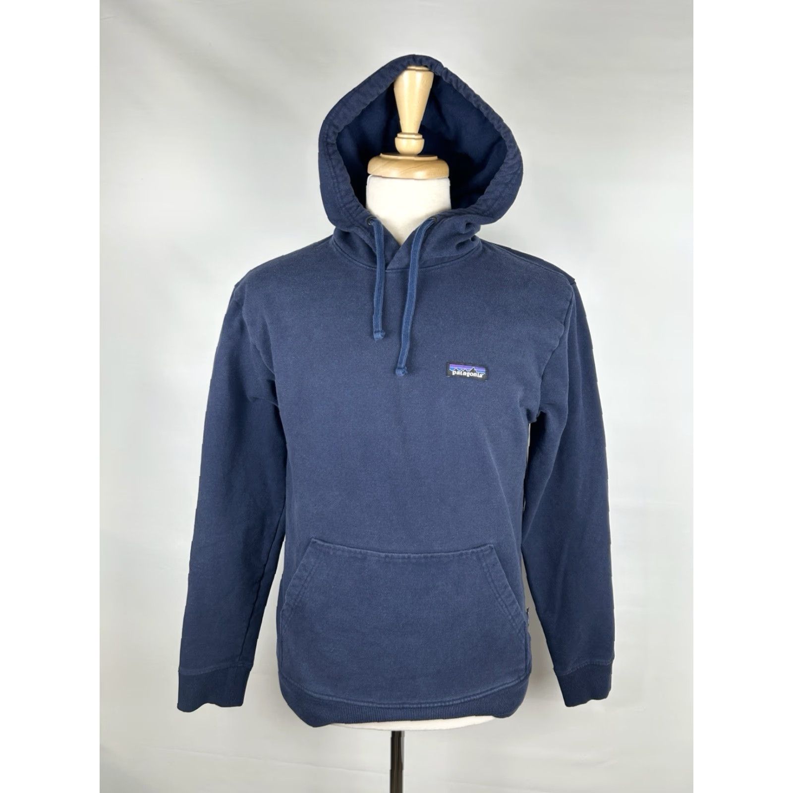 Patagonia Patagonia Hoodie Mens M Blue Pullover Hooded Sweatshirt Navy Pockets Kangaroo Front Patch Regular Fit Outdoor Winter Fall Spring Hiking Walking Size US M / EU 48-50 / 2 - 2 Thumbnail