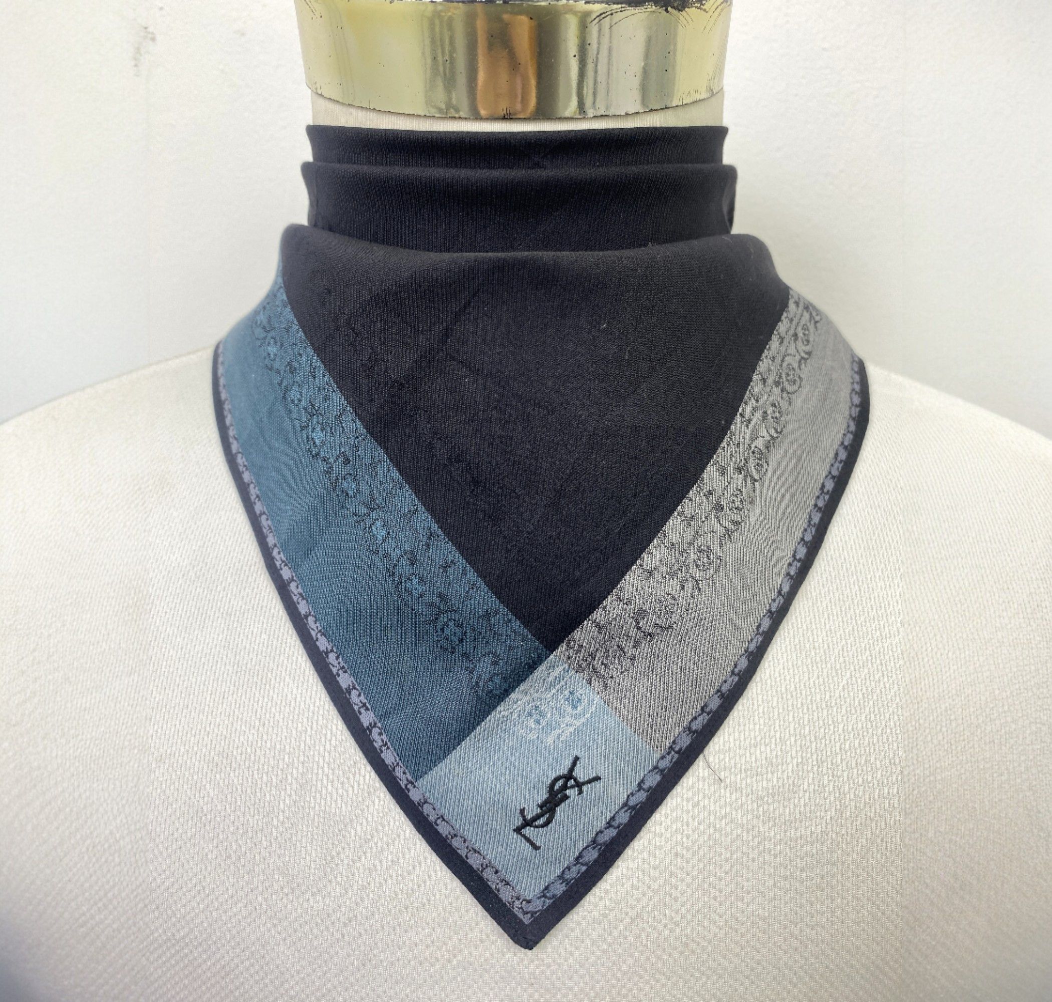 Yves Saint Laurent Yves Saint Laurent Handkerchief / Neckerchief KT0230 Size ONE SIZE - 1 Thumbnail