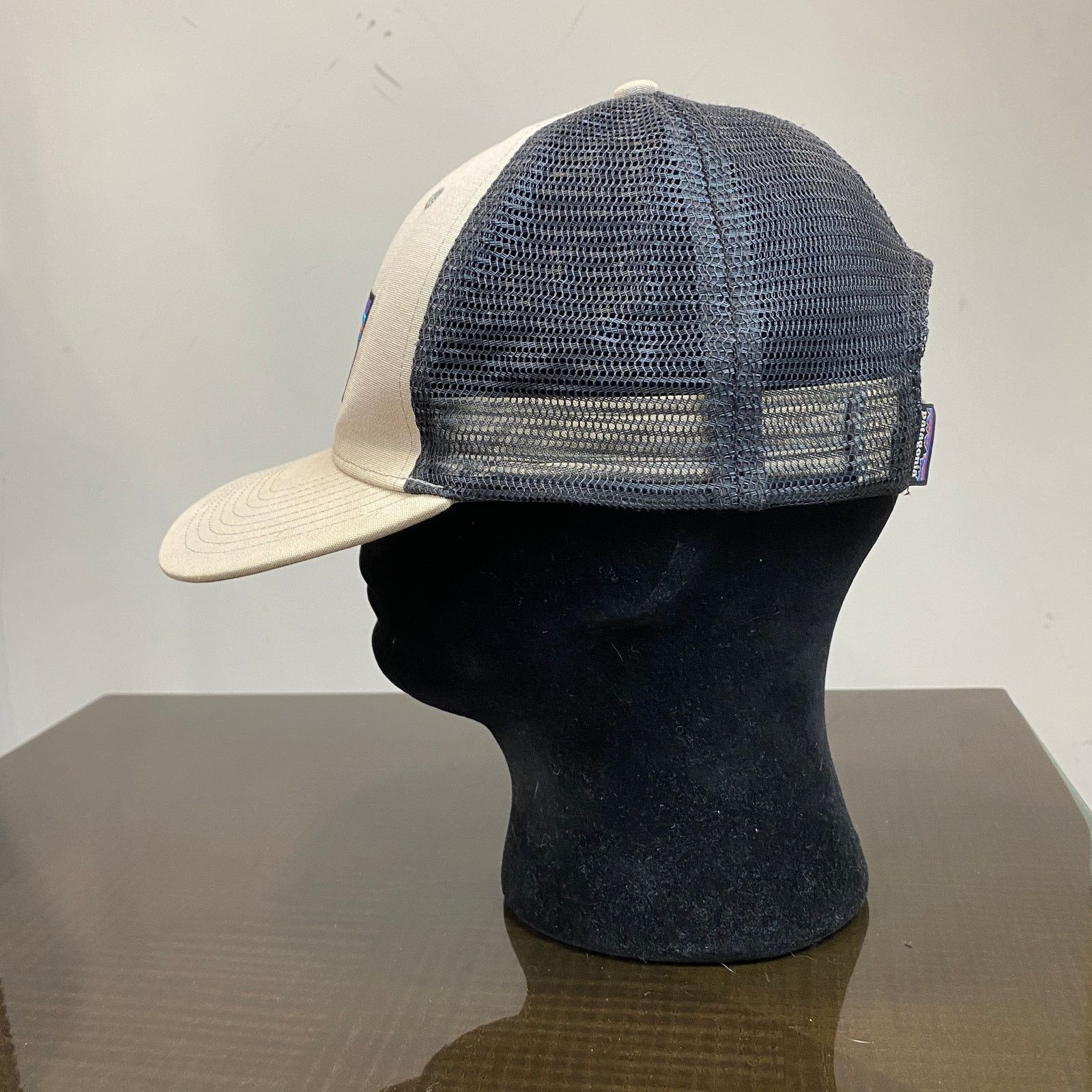 Patagonia Patagonia P-6 Logo Mesh Trucker Hat OSFA Gorpcore Size ONE SIZE - 5 Thumbnail