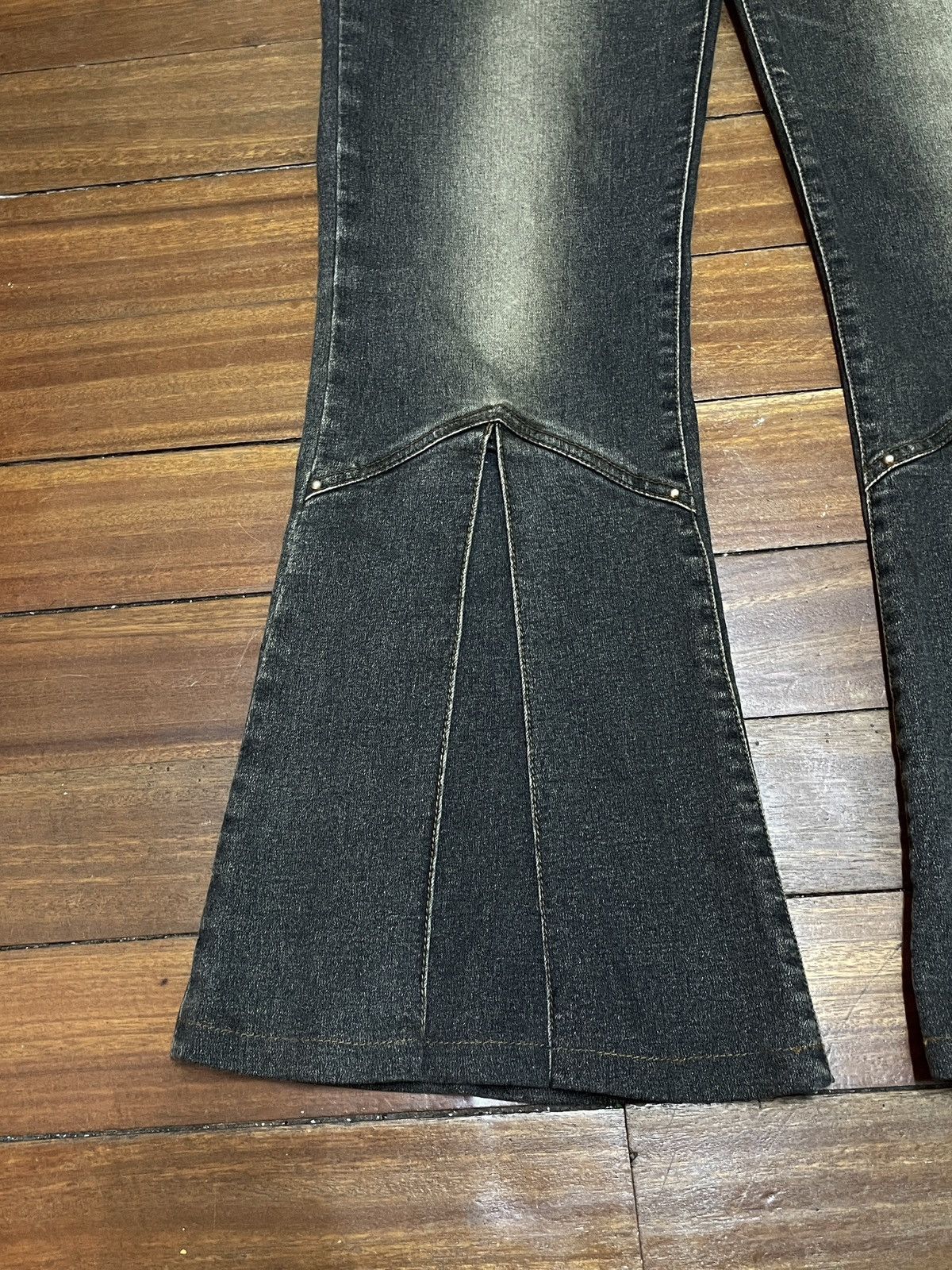 Le Grande Bleu (L.G.B.) Rare Design Vintage Brand E.N.Up Super Flared Jeans 2000s Size US 29 - 5 Thumbnail