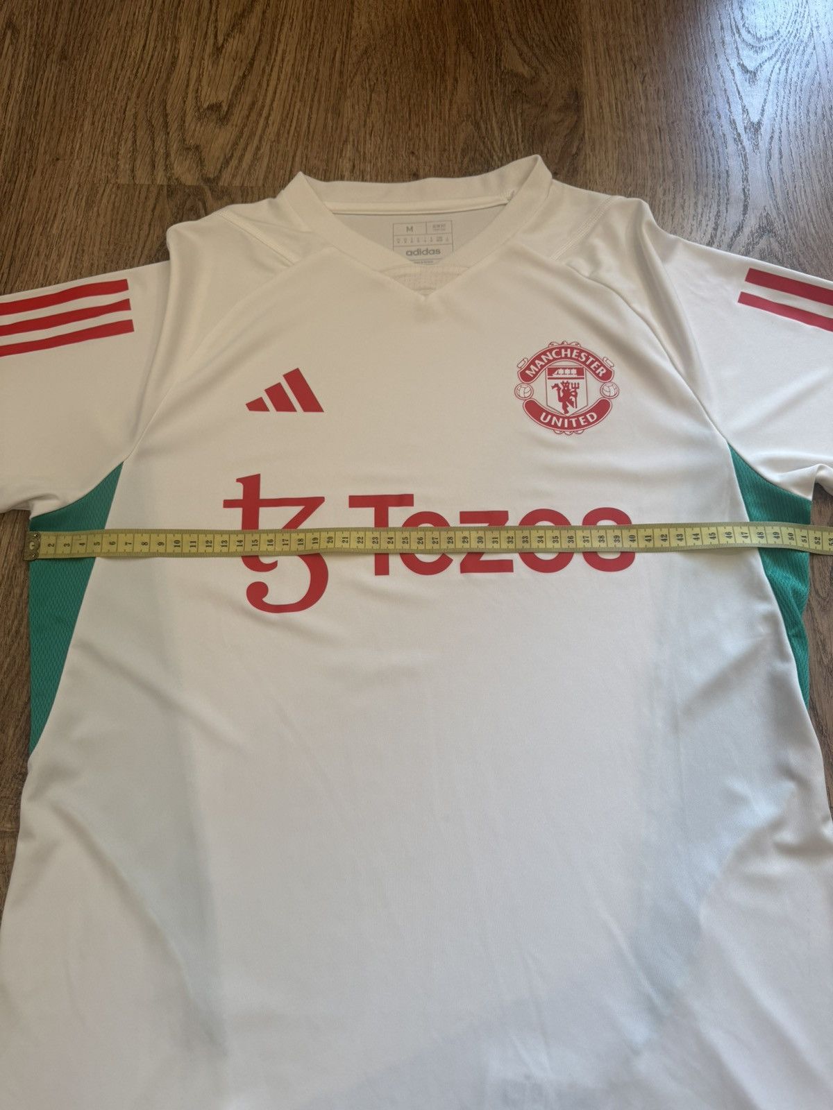 Adidas MANCHESTER UNITED 2023 TRAINING FOOTBALL JERSEY ADIDAS SIZ M Size US M / EU 48-50 / 2 - 3 Thumbnail
