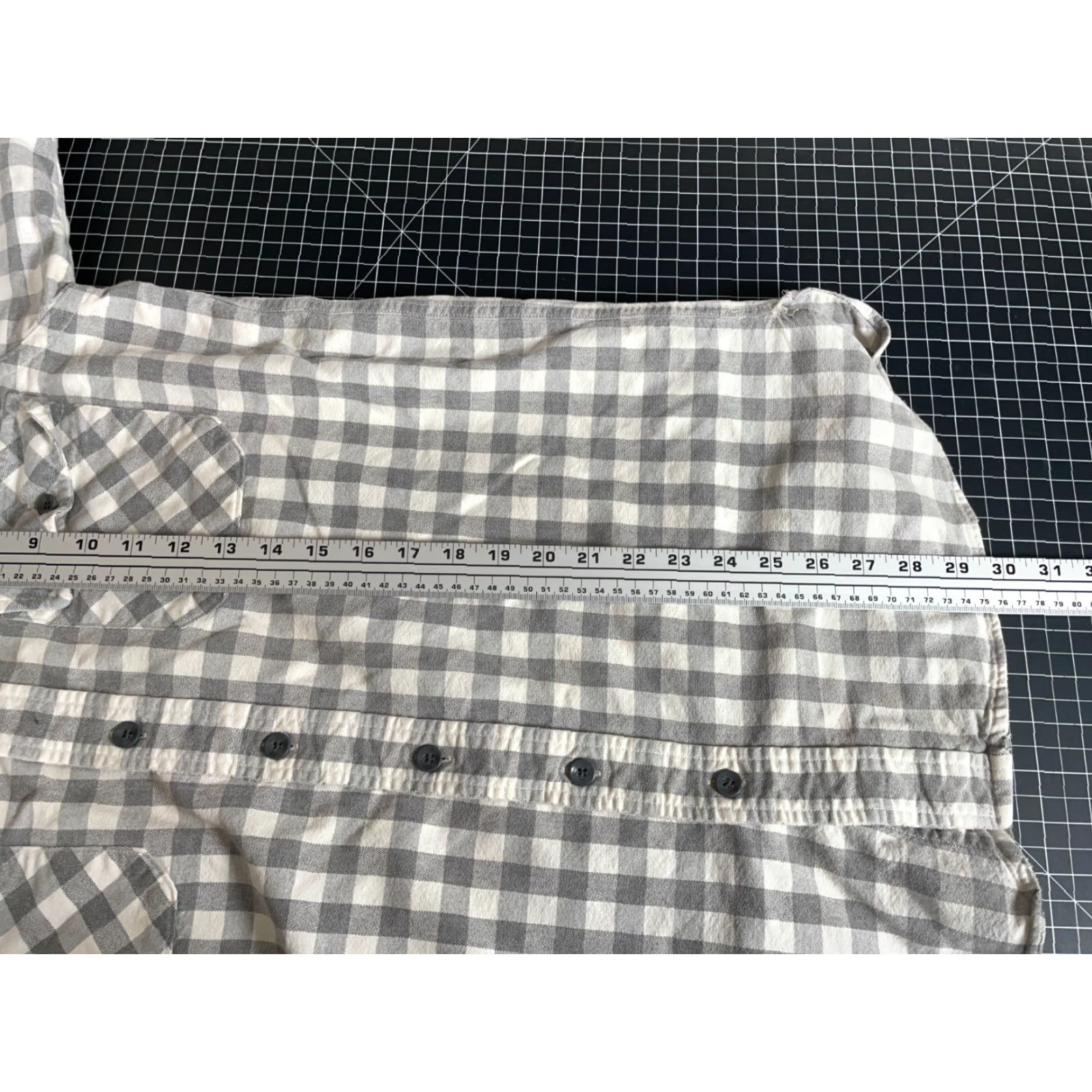 Vintage VINTAGE L.L. Bean Chamois Cloth Shirt Mens 15.5 Medium White Gray Check Button-Up Flannel - Cotton, USA Made Size US M / EU 48-50 / 2 - 6 Thumbnail