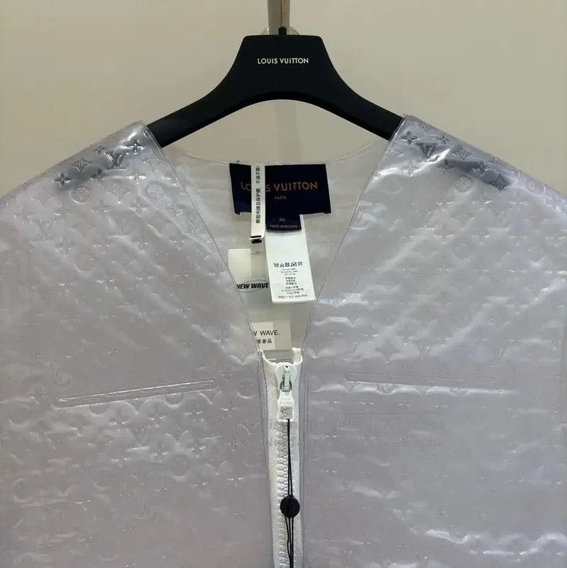 Louis Vuitton Louis Vuitton Sleeveless Mid. Size US L / EU 52-54 / 3 - 3 Thumbnail