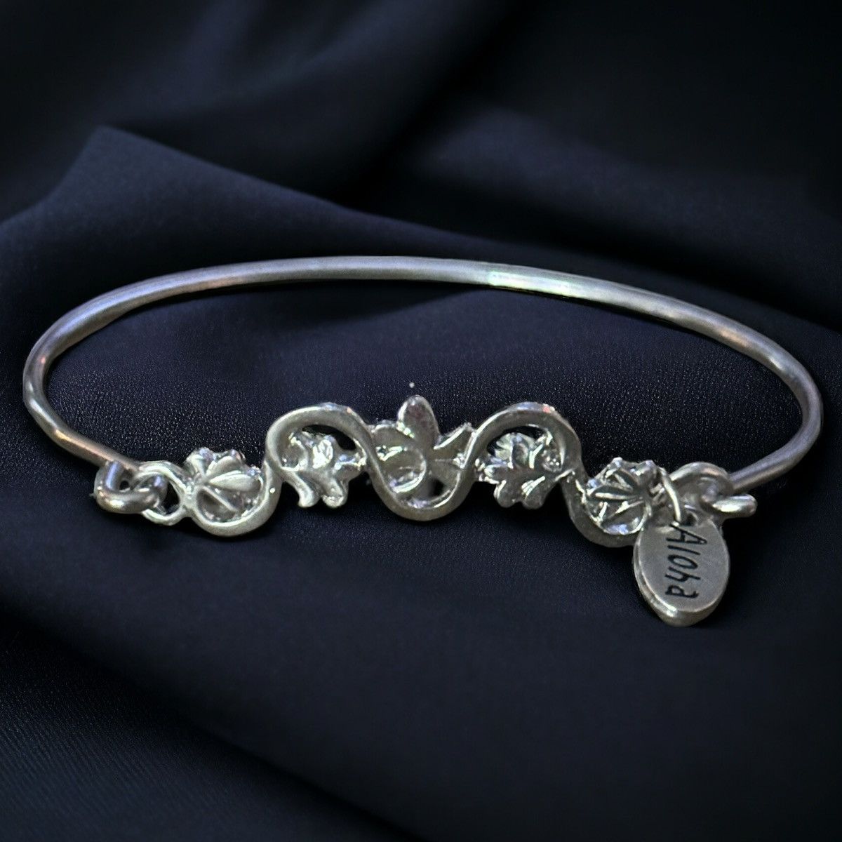 Other Silver tone floral Hawaii bangle bracelet Size ONE SIZE - 1 Thumbnail
