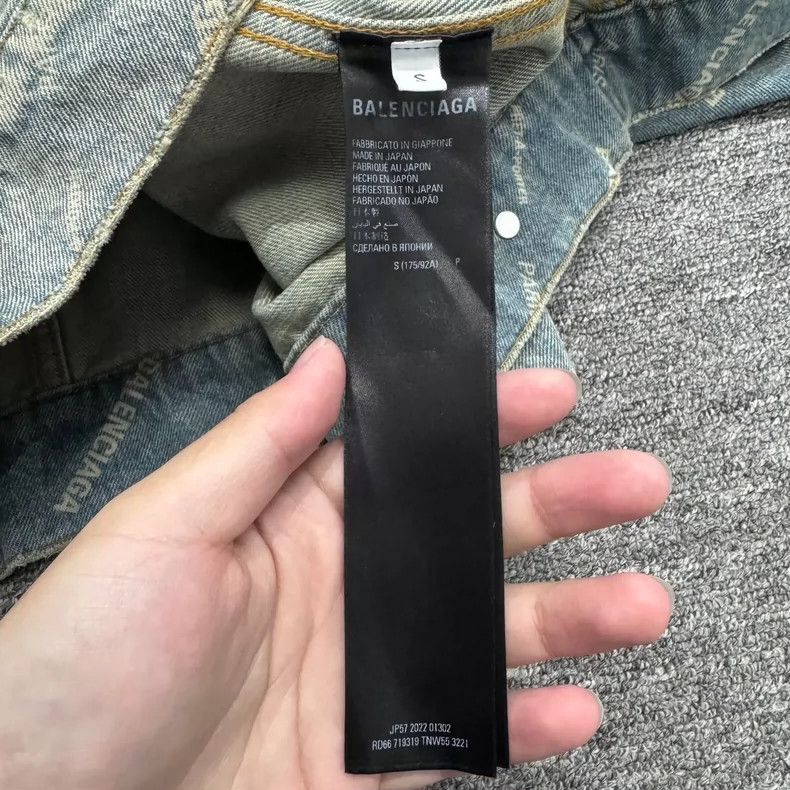 Balenciaga Balenciaga Washed Distressed Screen Printed Denim Jacket Size US S / EU 44-46 / 1 - 5 Thumbnail