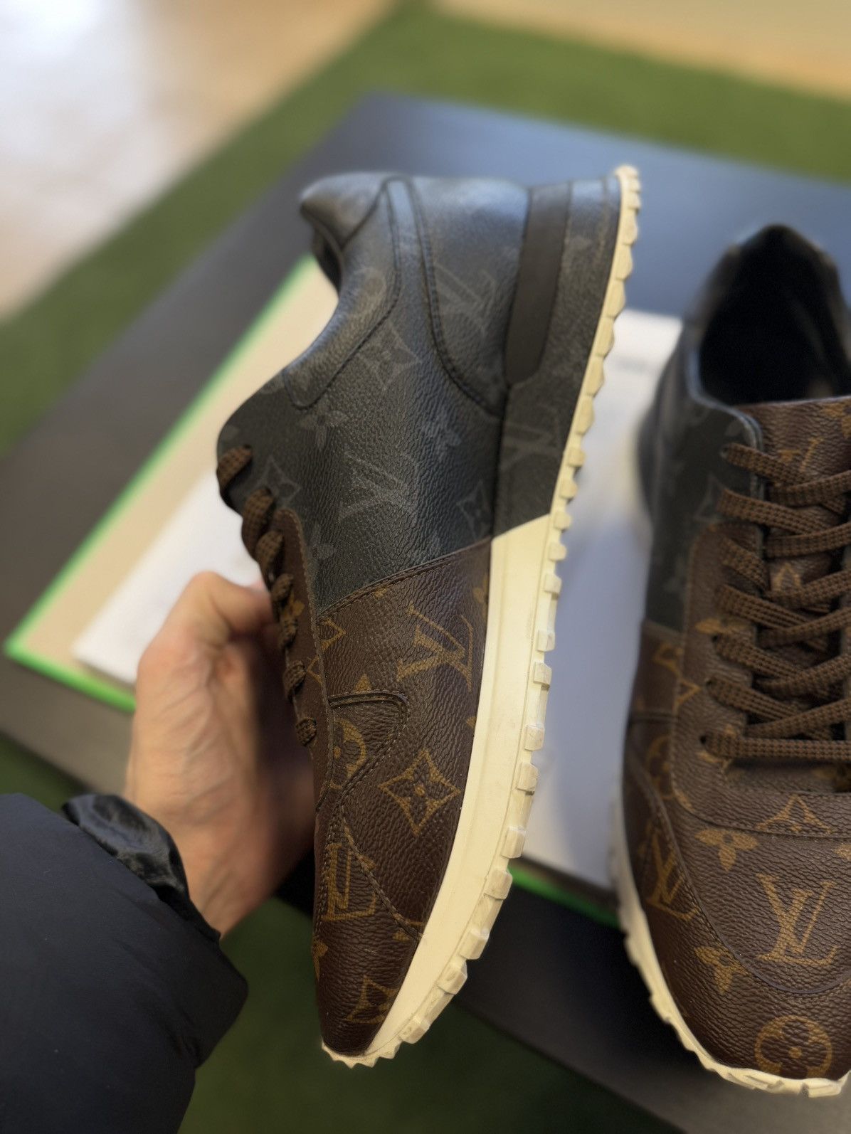 Louis Vuitton 9LV/10US - Louis Vuitton Runaway Trainer Monogram Size US 10 / EU 43 - 5 Thumbnail