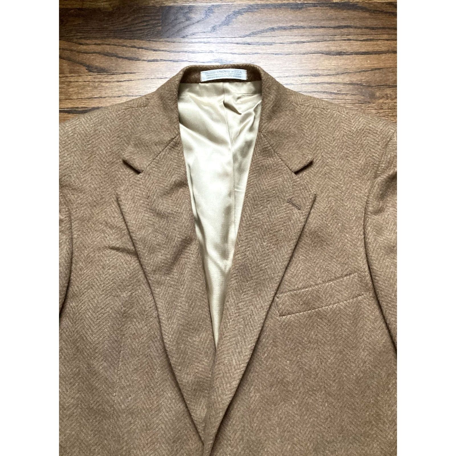 Camel Harwell’s Camel Hair Blazer Mens 44R Two Button Beige Jacket Herringbone Sport Coat Notch Lapel Regular Size: 44 Beige Camel Size 44R - 4 Thumbnail