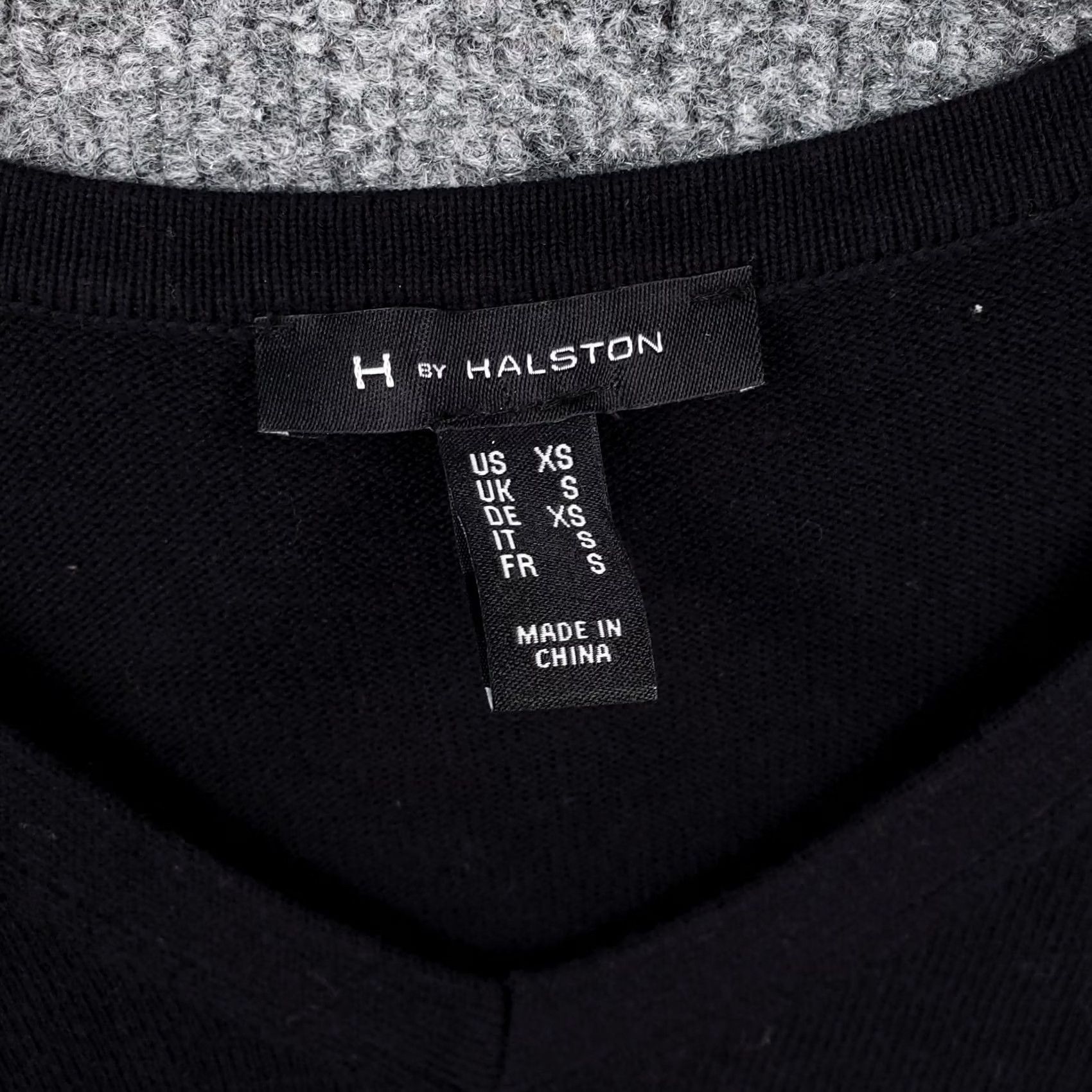 Vintage Halston Top Womens XS Black Bell Sleeve V-Neck Shirt Size XS / US 0-2 / IT 36-38 - 7 Thumbnail