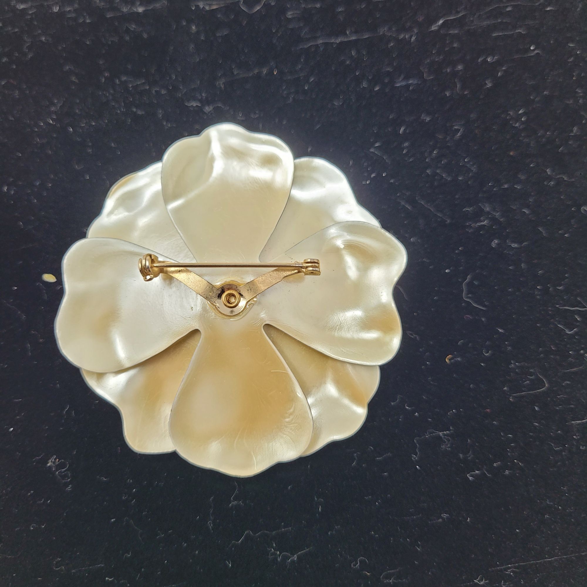 Vintage Vintage 60s Faux Mother Of Pearl Flower Brooch Faux Pearl Rh Size ONE SIZE - 4 Thumbnail