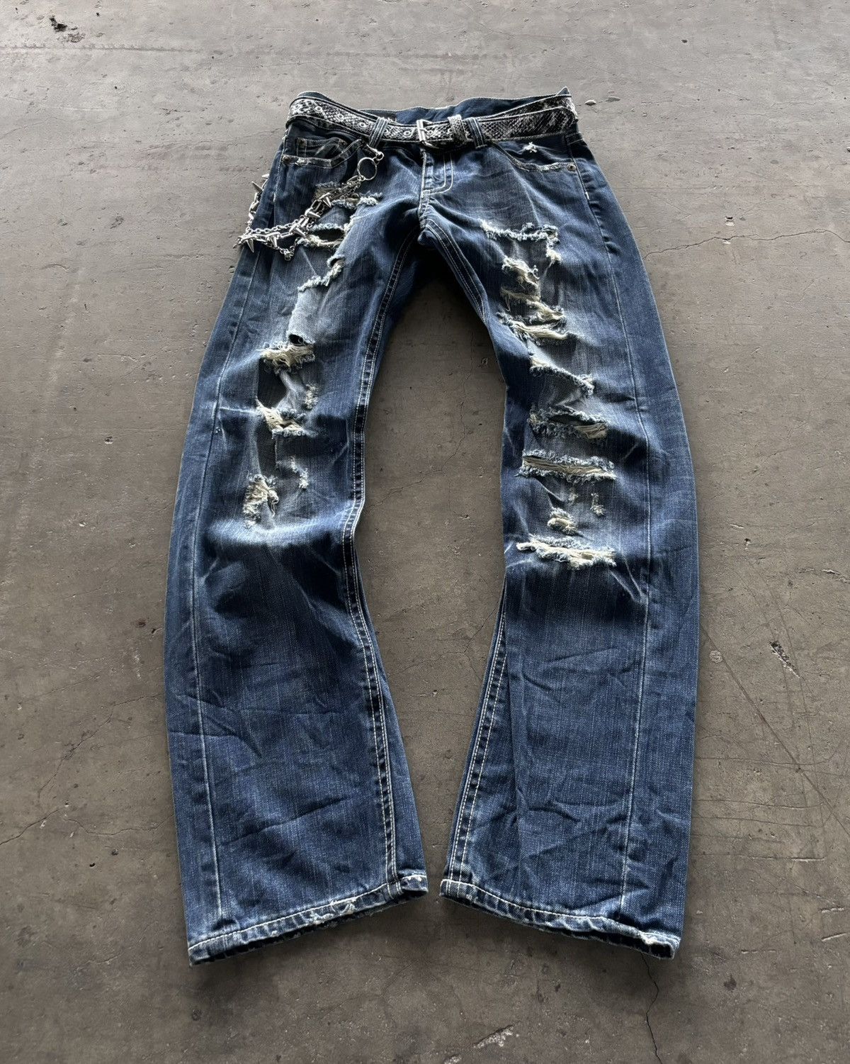 If Six Was Nine × Japanese Brand × Le Grande Bleu (L.G.B.) 2000s B.r.u.s.h Distressed Blue Denim Jeans Size US 30 / EU 46 - 1 Thumbnail
