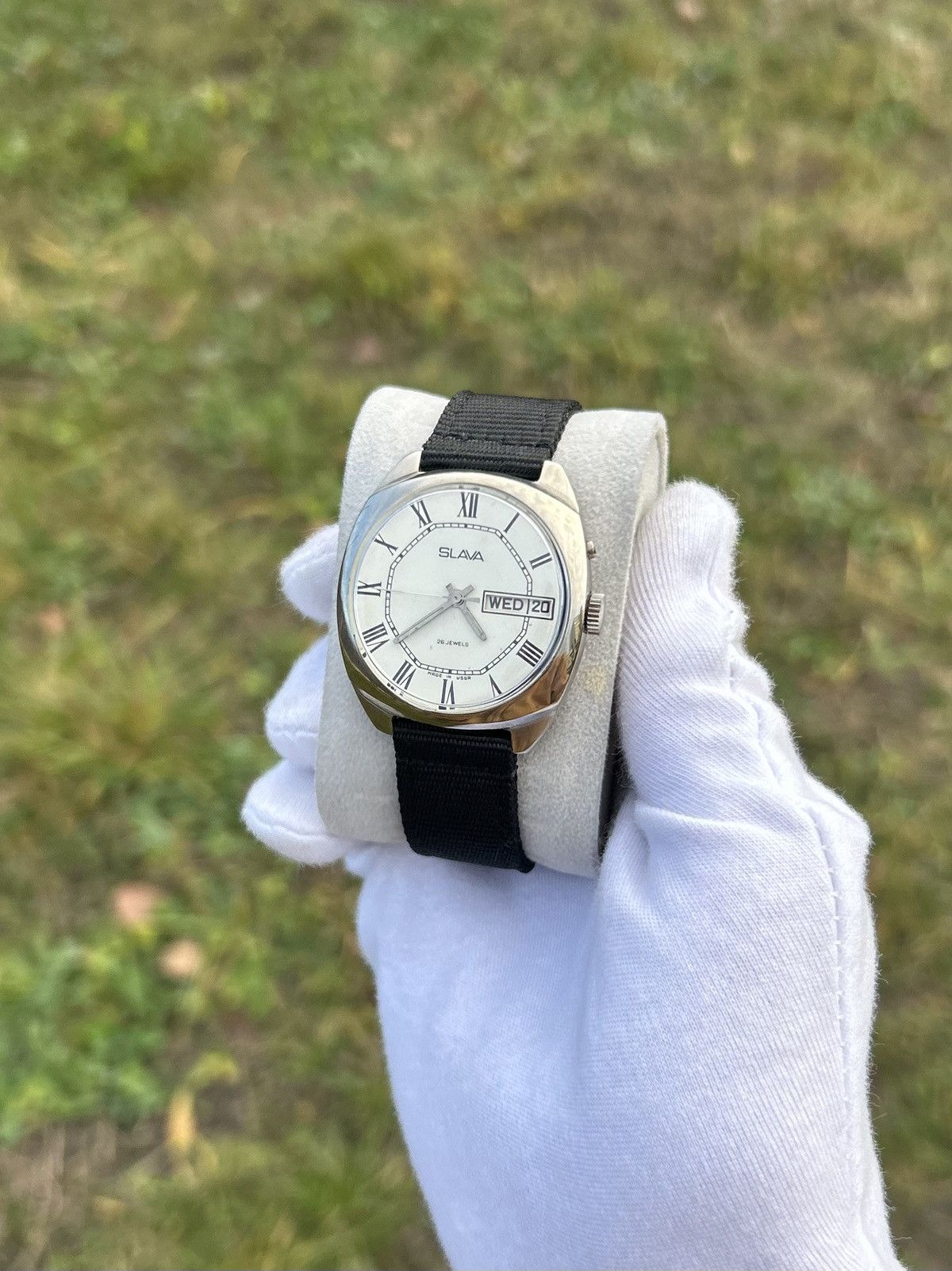 Vintage Vintage Watch Slava Soviet USSR Mechanical Wristwatch 1980s Size ONE SIZE - 11 Thumbnail