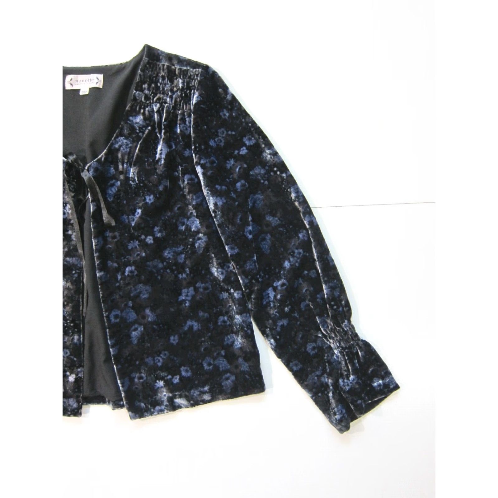 Nanette Lepore Nanette Lepore Blue Velvet Floral Coatagan Blazer Jacket Women 4 Blazer Coatigan Long Sleeve 80s 90s Floral Blue Tie VINTAGE Women Size S / US 4 / IT 40 - 8 Thumbnail