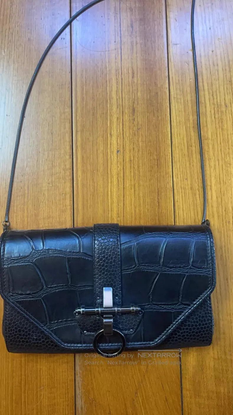 Givenchy Givenchy Leather Crossbody Bag. Size ONE SIZE - 1 Thumbnail