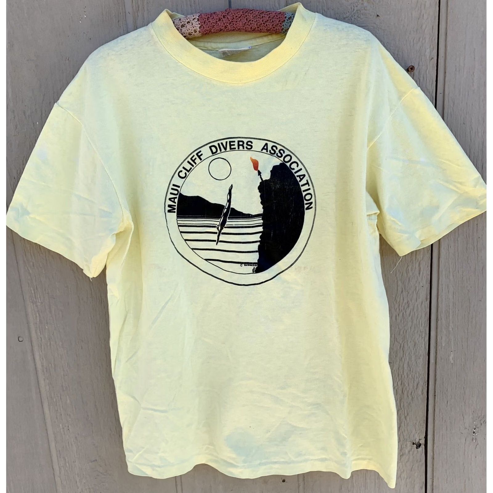 Hanes VINTAGE Maui Cliff Divers Association T Shirt Graphic Tee Single Stitch Size L Mens Yellow 100% Cotton Hanes Beefy-T Hawaii Nature 80s 90s Size US L / EU 52-54 / 3 - 3 Thumbnail