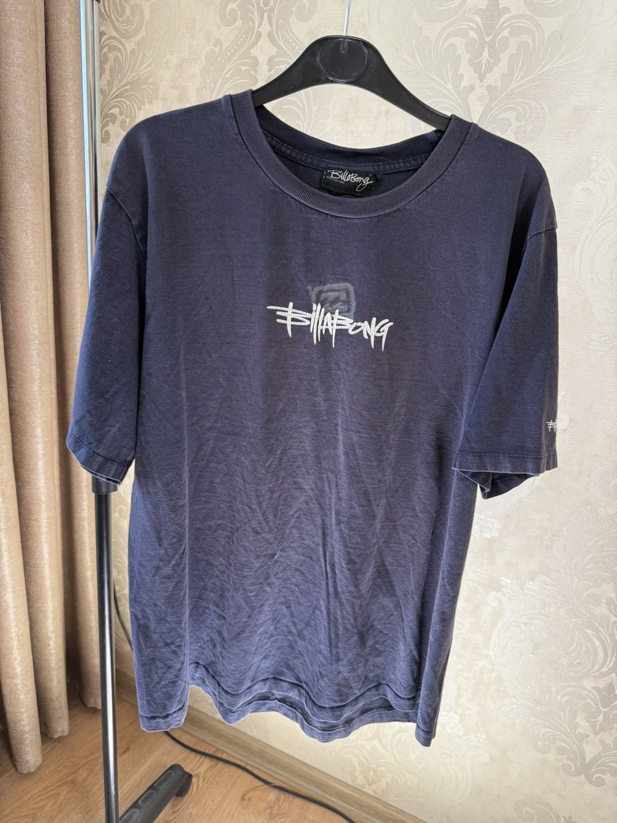 Billabong BILLABONG GRAPHIC LOGO TEE NAVY COLOR SIZE L CASUAL WEAR Size US L / EU 52-54 / 3 - 2 Thumbnail