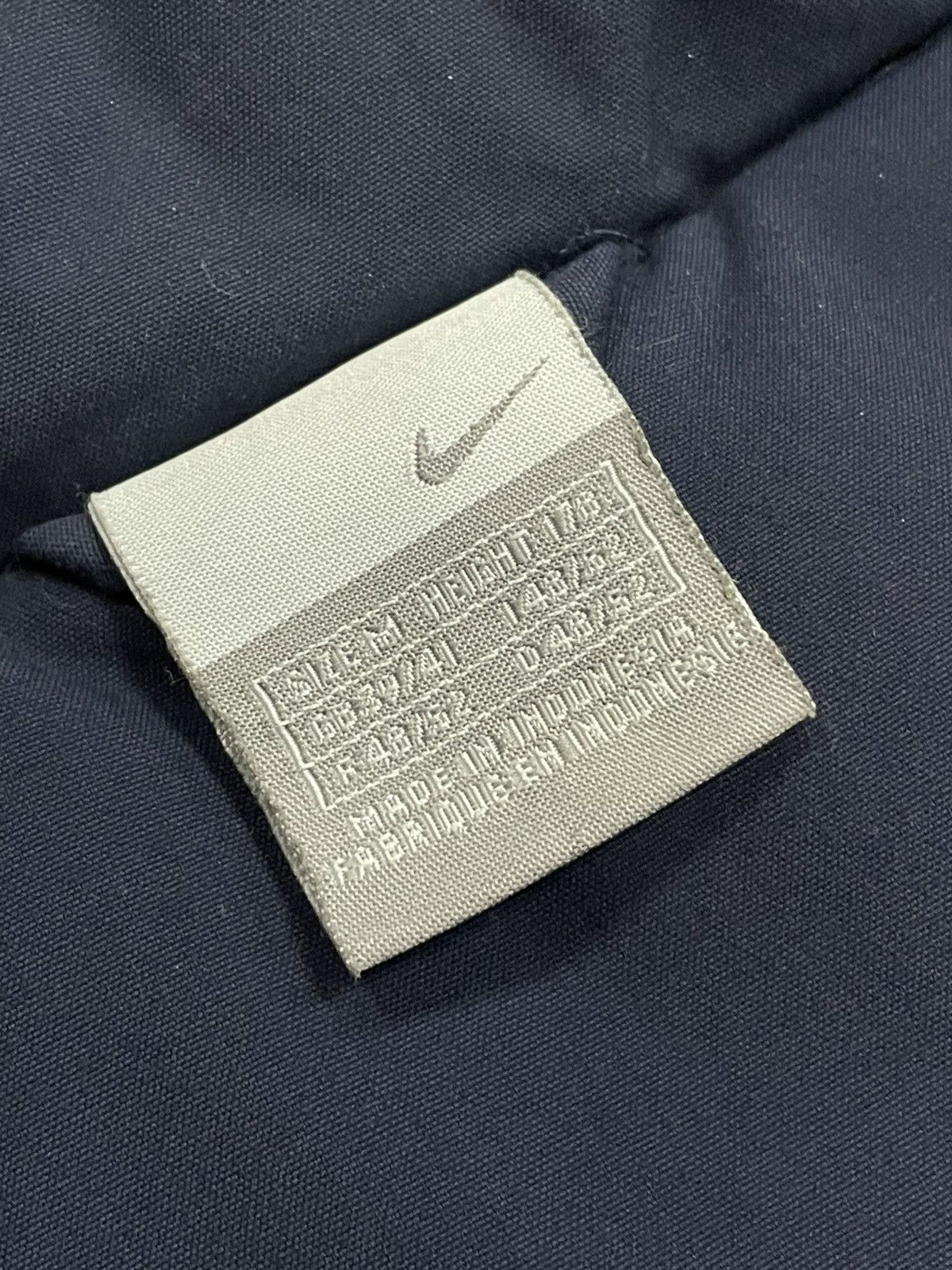 Nike Vintage Nike Big Center Logo Puffer Vest Size US M / EU 48-50 / 2 - 7 Thumbnail