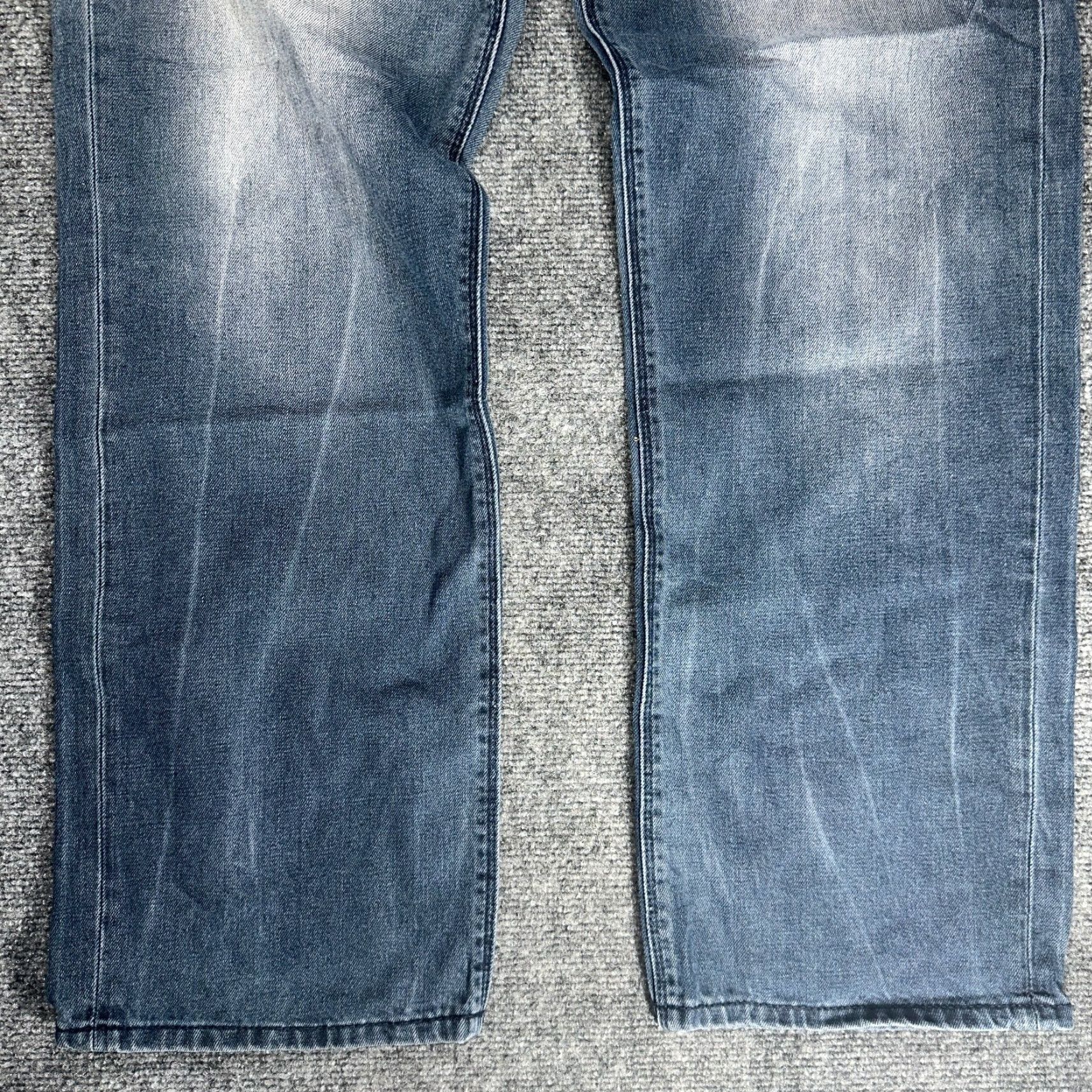 Sean John Sean John Jeans Mens 32 Medium Wash Cotton Blend Hamilton Classic Relaxed Fit Denim Straight 5-Pocket Mens Regular Blue Color Brand: Sean John Size US 32 / EU 48 - 2 Thumbnail