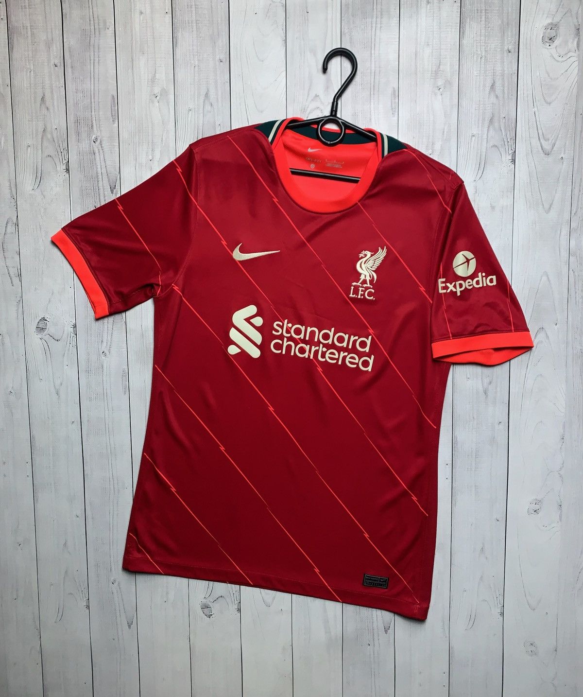 Nike Nike Liverpool red soccer jersey size M Size US M / EU 48-50 / 2 - 1 Thumbnail