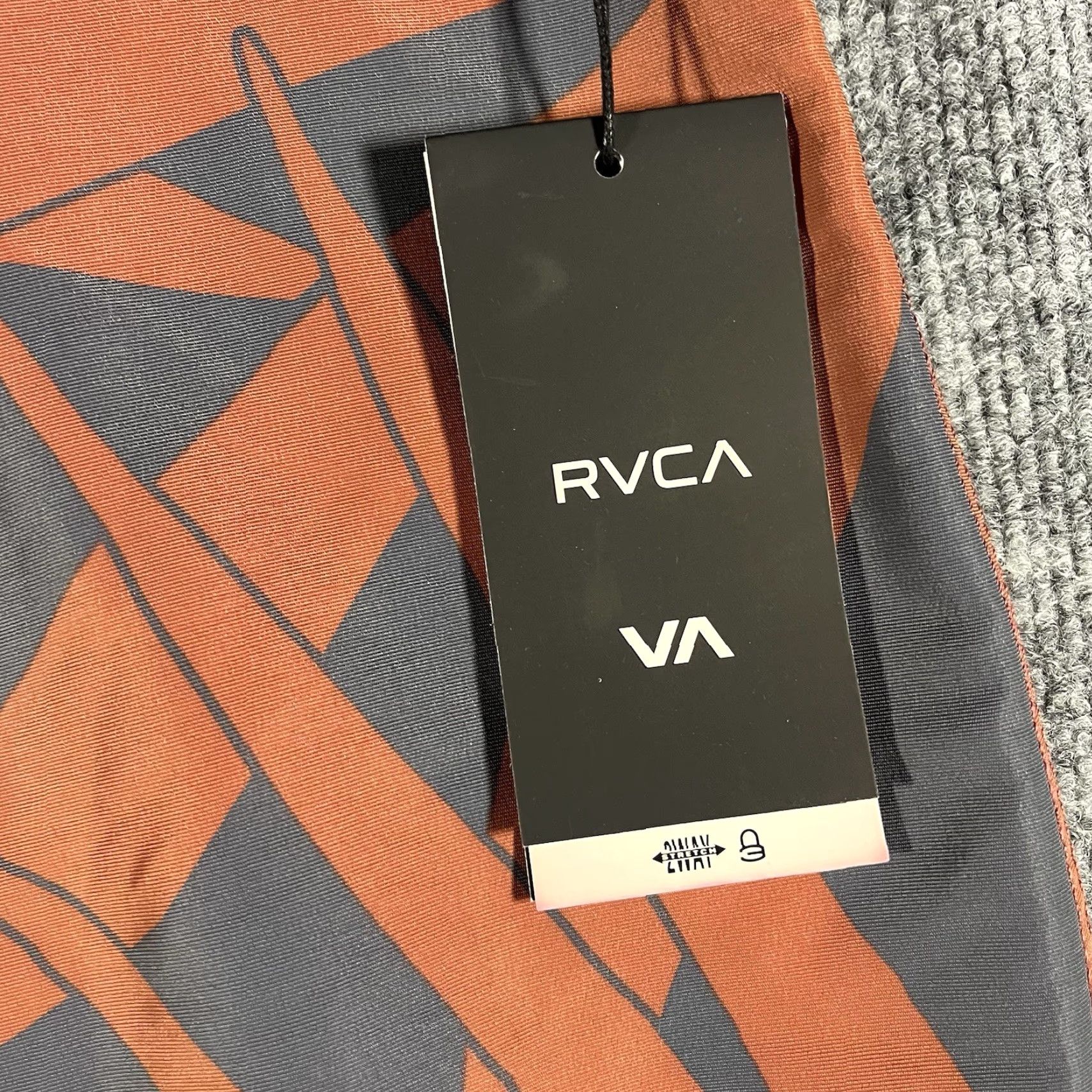 RVCA RVCA Men's 17" Sz 30 Trunk Swim Shorts Patch Logo Floral 2 Way Stretch Surf NEW Size US 30 / EU 46 - 2 Thumbnail