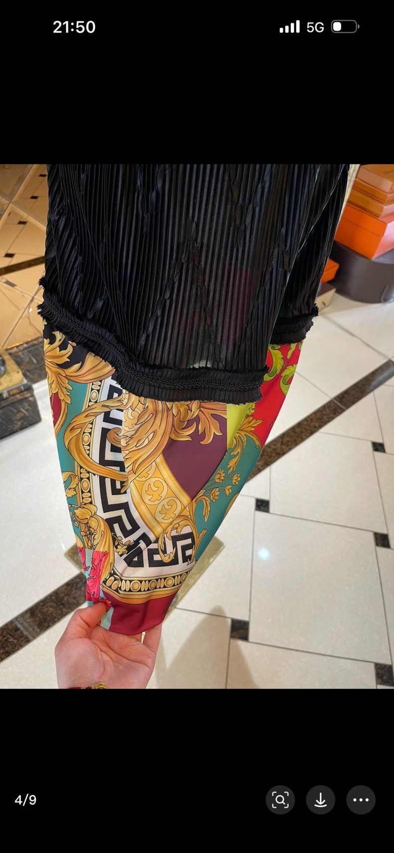 Versace Versace Inverted V embossed full logo vase collar sequin w Size M / US 6-8 / IT 42-44 - 4 Thumbnail
