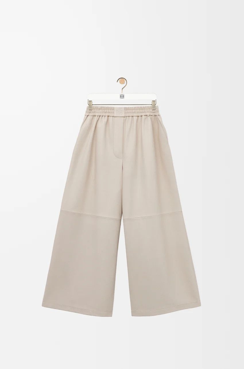 Loewe o1loc1c0525 Cropped Trousers Nappa Lambskin in Light Beige Size 28" / US 6 / IT 42 - 1 Thumbnail