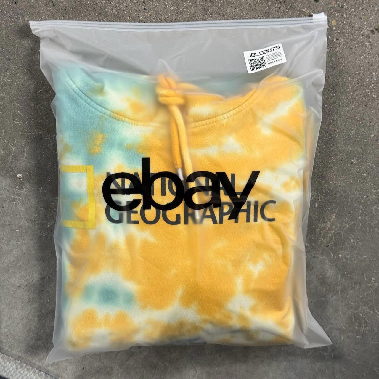 Designer National Geographic Men’s L Bahamas Islands Tie Dye Hoodie Size US L / EU 52-54 / 3 - 9 Thumbnail