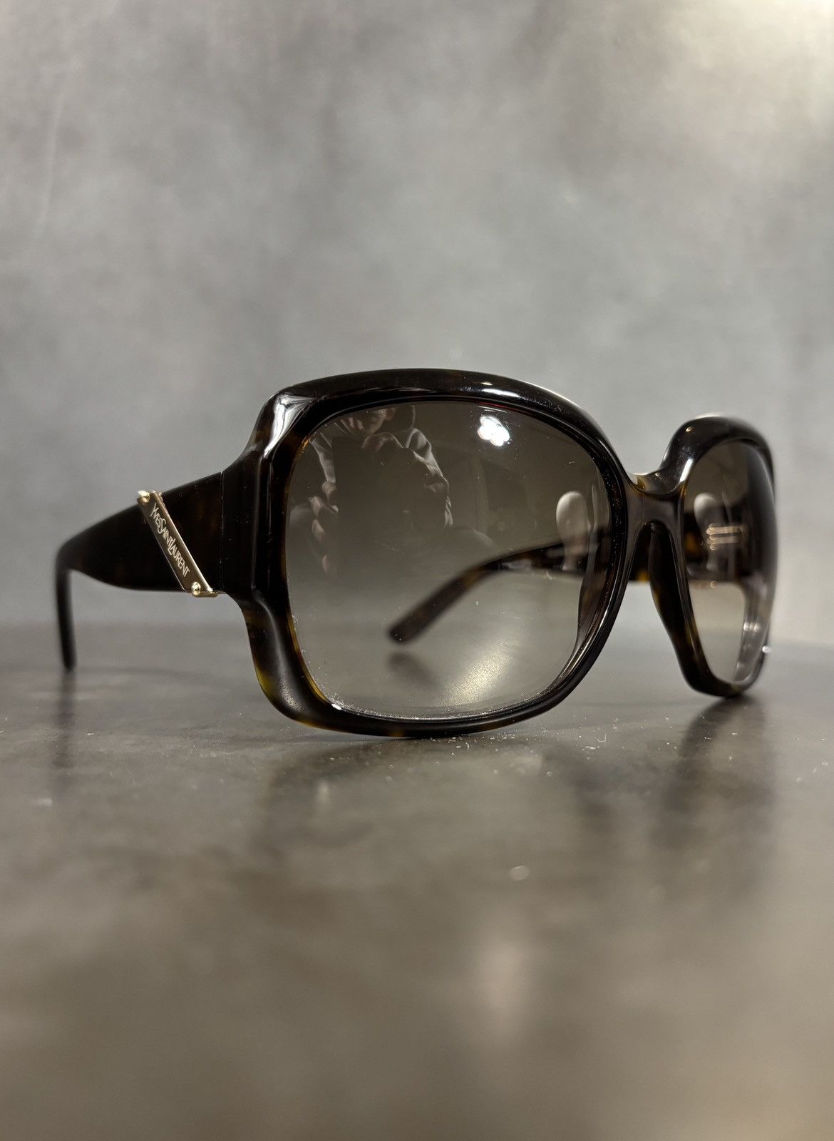 Yves Saint Laurent Yves Saint Laurent Sunglasses Oversized 2010s Size ONE SIZE - 1 Thumbnail
