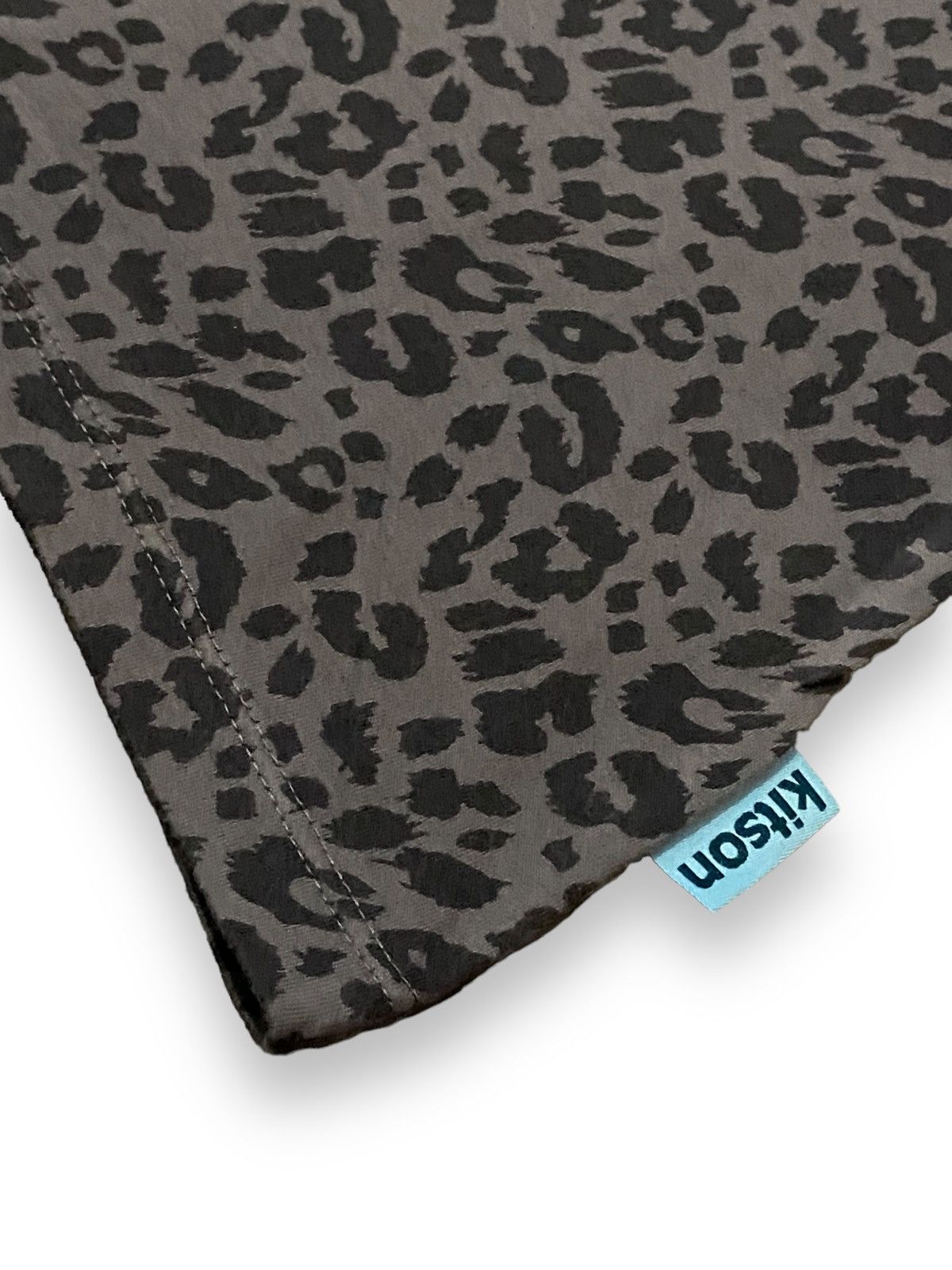 Japanese Brand × Uniqlo JAPAN UNIQLO X KITSON LEOPARD SKIN FULL PRINT TEE Size US L / EU 52-54 / 3 - 7 Thumbnail