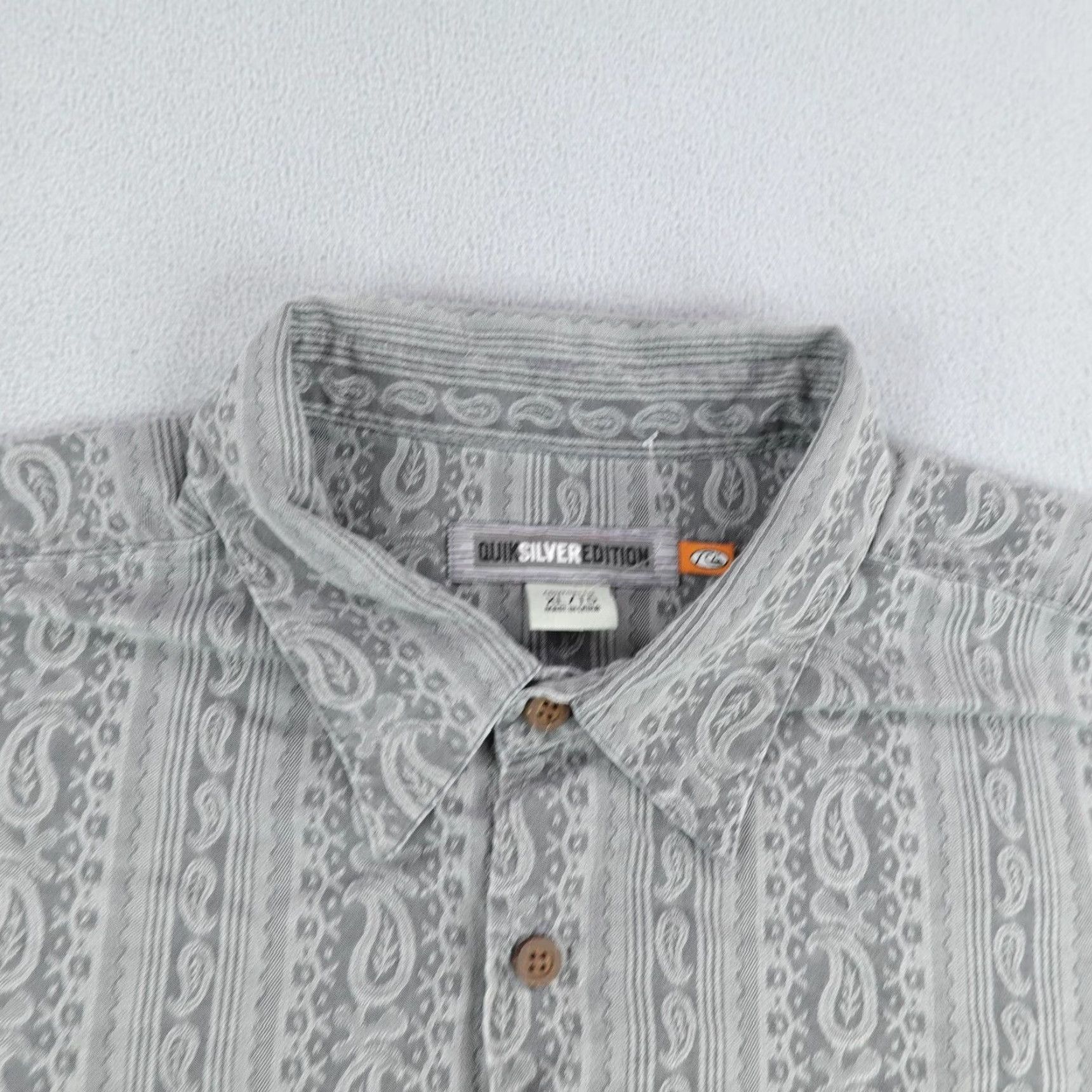 Quiksilver VINTAGE Quiksilver Shirt Mens XL Gray Paisley Silk Blend Button Up Short Sleeve Beach Surfer 90s Mens Size US XL / EU 56 / 4 - 2 Thumbnail