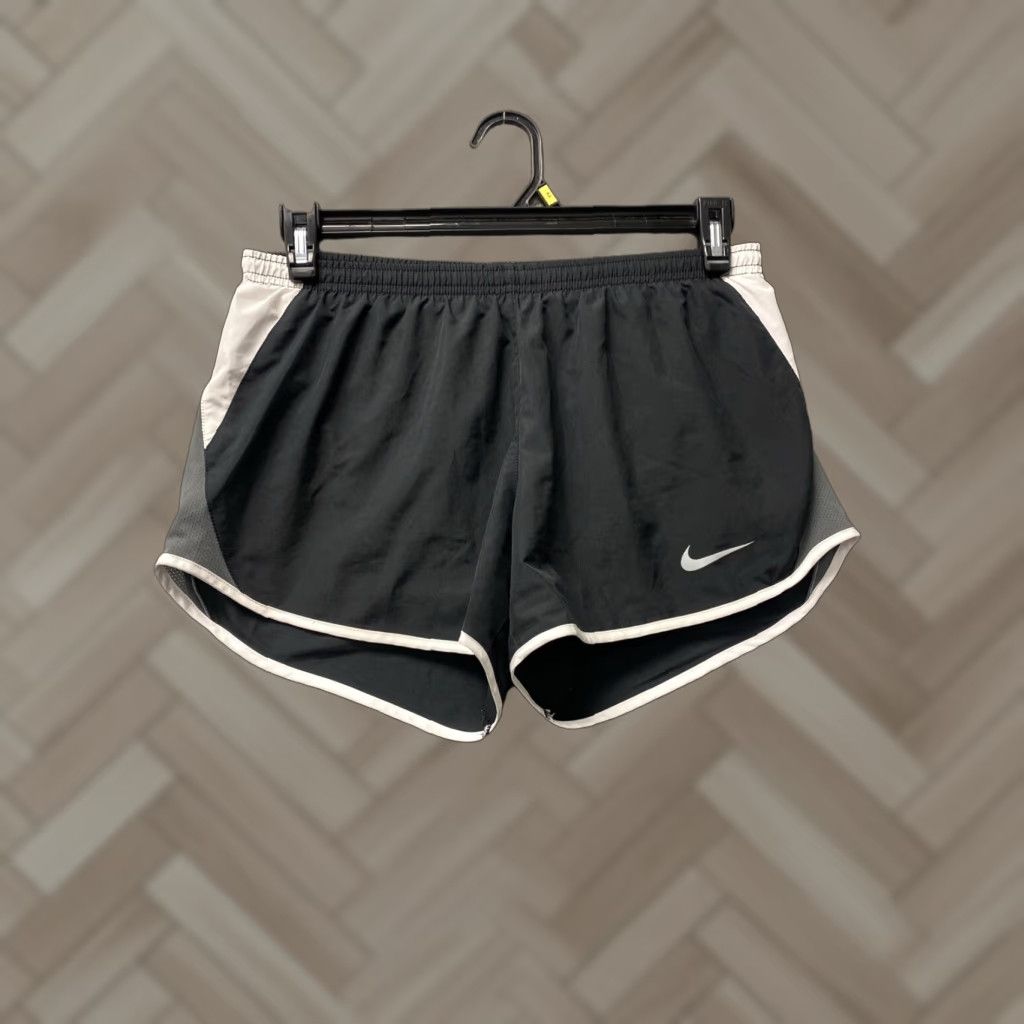 Nike Nike Shorts Women M Black Dri Fit Pull On Elastic Waist 117-13 Size 32" / US 10 / IT 46 - 1 Thumbnail
