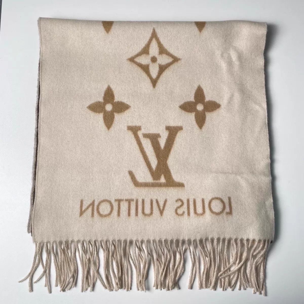 Louis Vuitton Louis Vuitton Scarf Size ONE SIZE - 8 Thumbnail