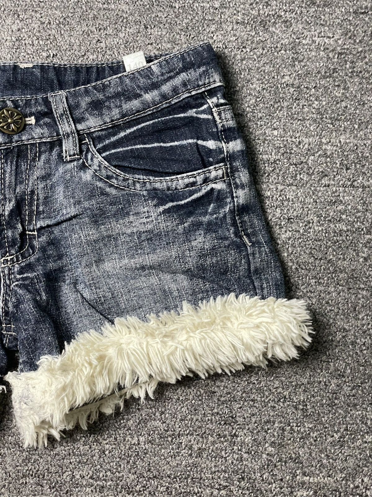 Japanese Brand × Vintage KEREK JEANS Authentic Garment Fur Trim Shorts (97) Size 26" / US 2 / IT 38 - 3 Thumbnail