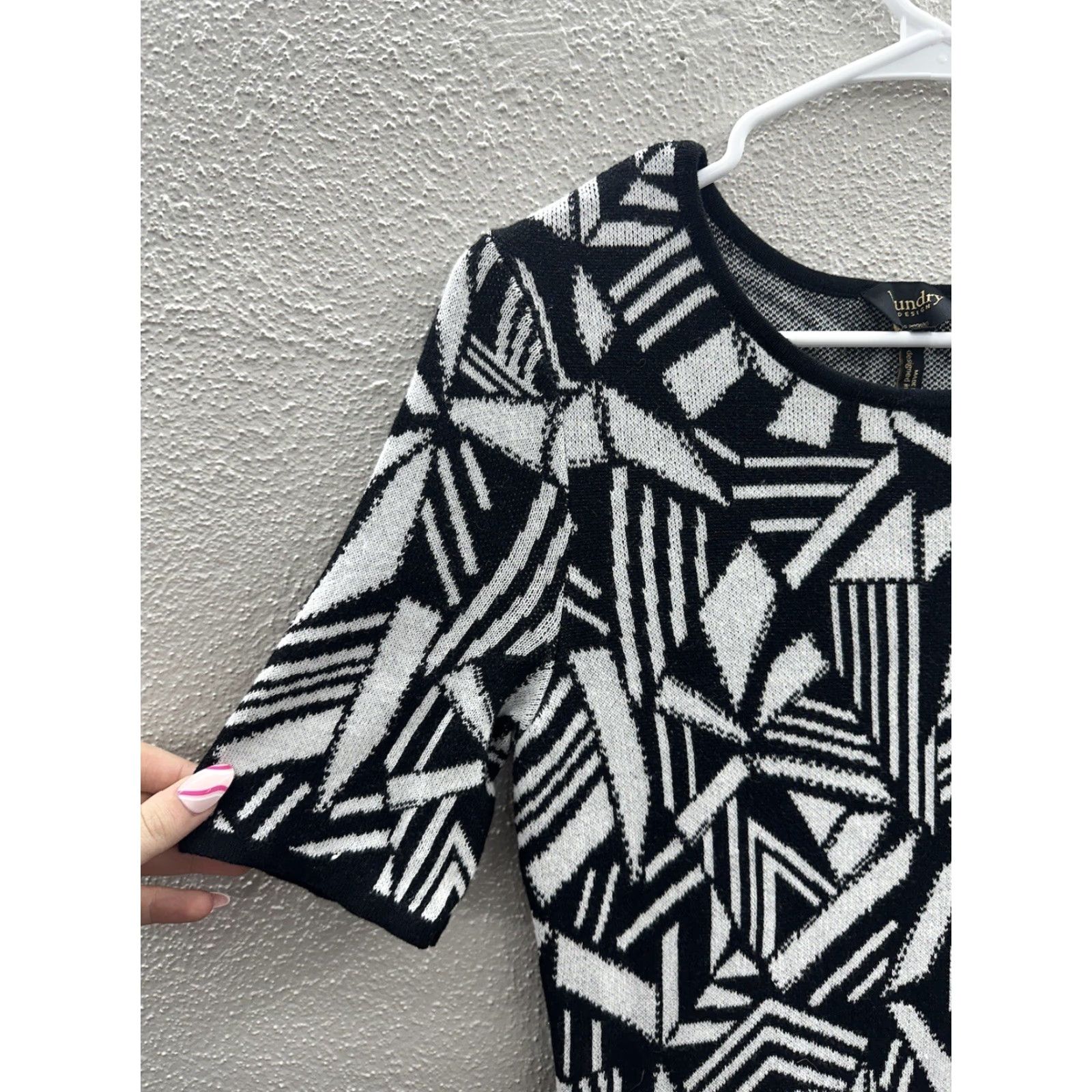 Laundry by Shelli Segal Laundry by Shelli Segal Dress Shirt? Abstract Short Sleeve Knit Knee Length Black Geometric S Women's Casual Workwear 100% Cotton Knit Dress Size 28" / US 6 / IT 42 - 2 Thumbnail