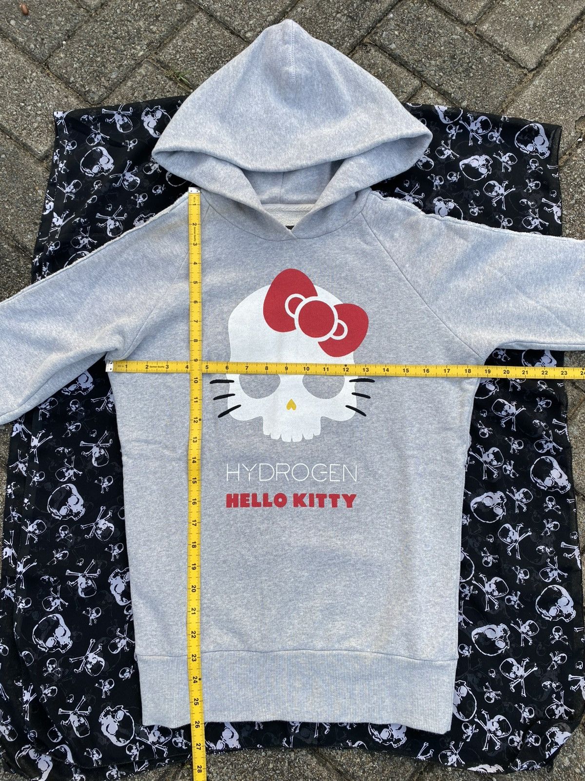 Japanese Brand × Other Hello Kitty Collaboration Distressed Hoodie Graphic Details Size S / US 4 / IT 40 - 21 Thumbnail