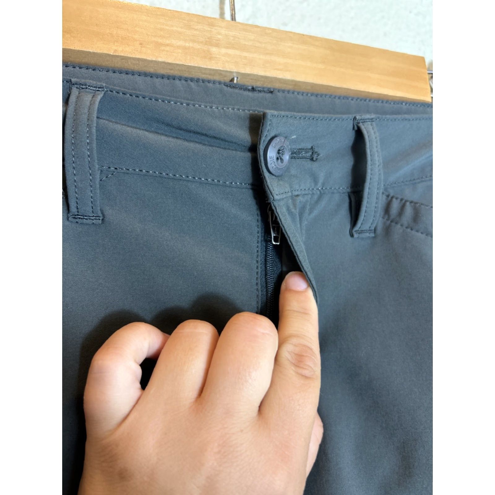 Eddie Bauer Eddie Bauer Womens Capri Pants Size 4 Gray Polyester Adventure 30x22 Size 27" / US 4 / IT 40 - 6 Thumbnail