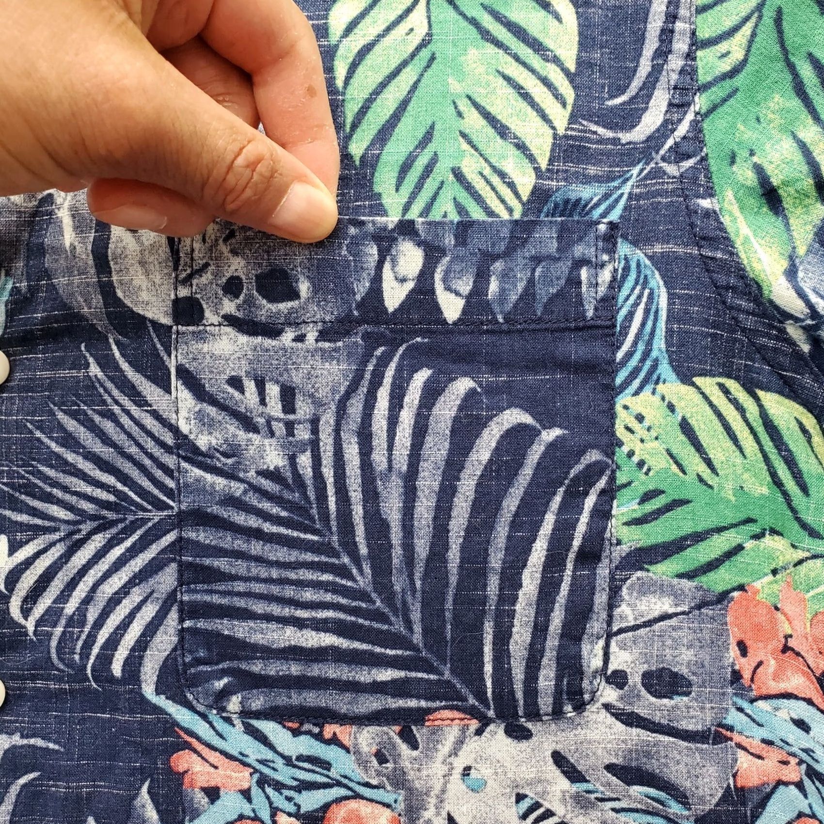 Izod IZOD Saltwater Button-Down Shirt Men Small Multi Tropical Print Relaxed Classics Shirt Men Size S Tropical Print Hawaiian Theme Size US S / EU 44-46 / 1 - 3 Thumbnail