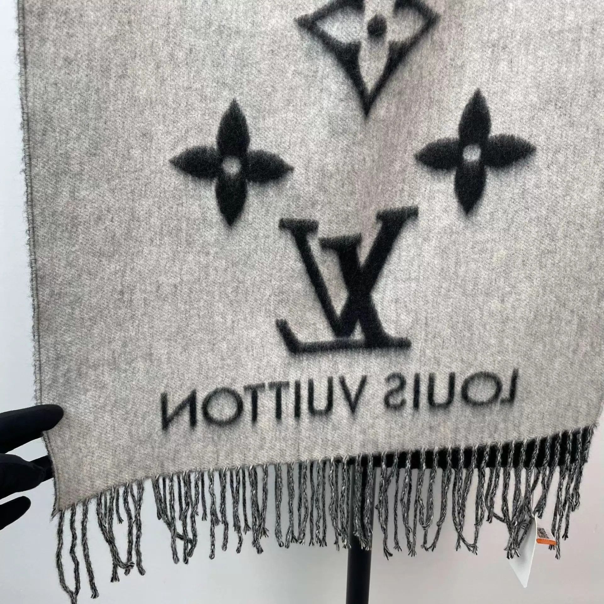 Louis Vuitton LV 95 New Wool Scarf 180x45 Black Gray Size ONE SIZE - 4 Thumbnail