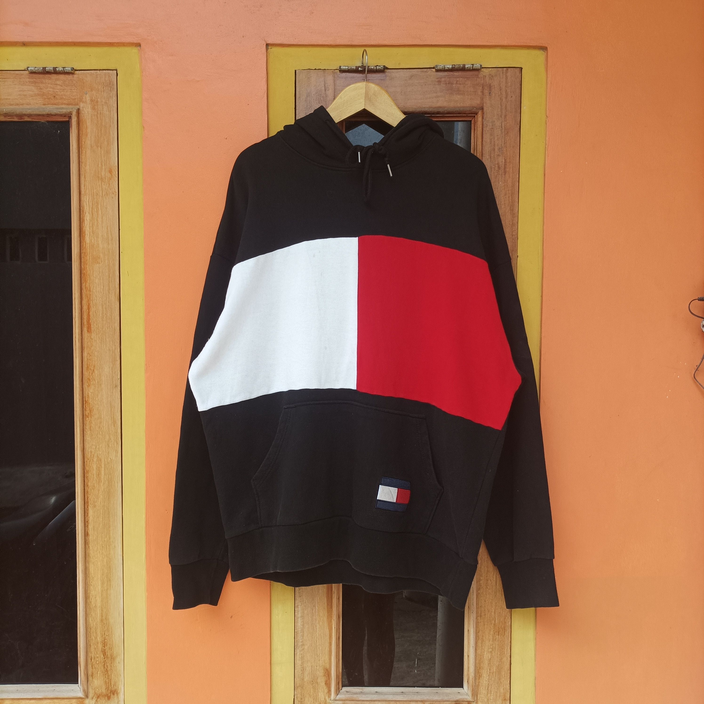 Tommy Hilfiger VINTAGE TOMMY HILFIGGER BOOTLEG Size US XL / EU 56 / 4 - 1 Thumbnail