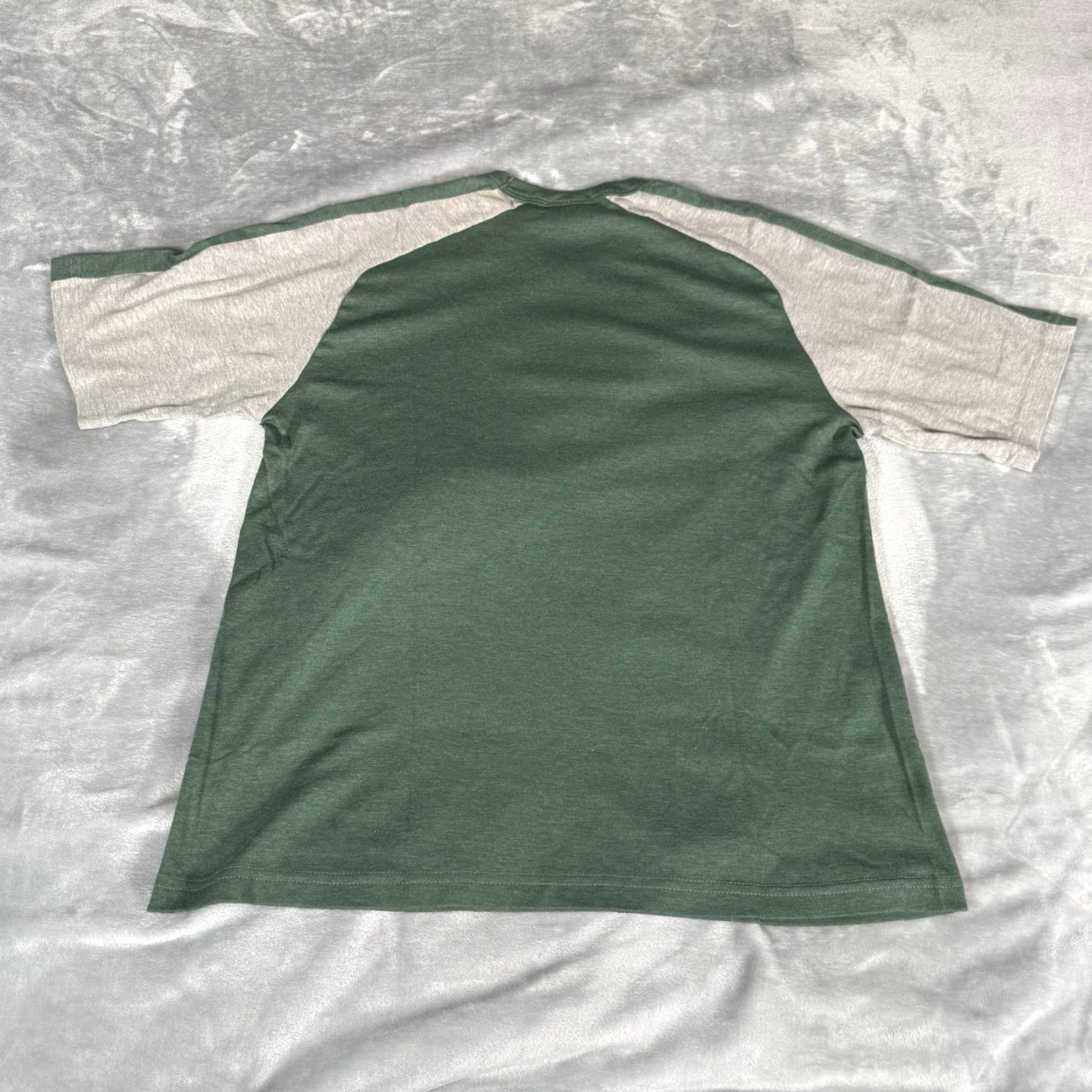 Vintage VINTAGE Disney World Animal Kingdom T Shirt Mens L Slim Fit V Neck Made In USA Size US L / EU 52-54 / 3 - 5 Thumbnail