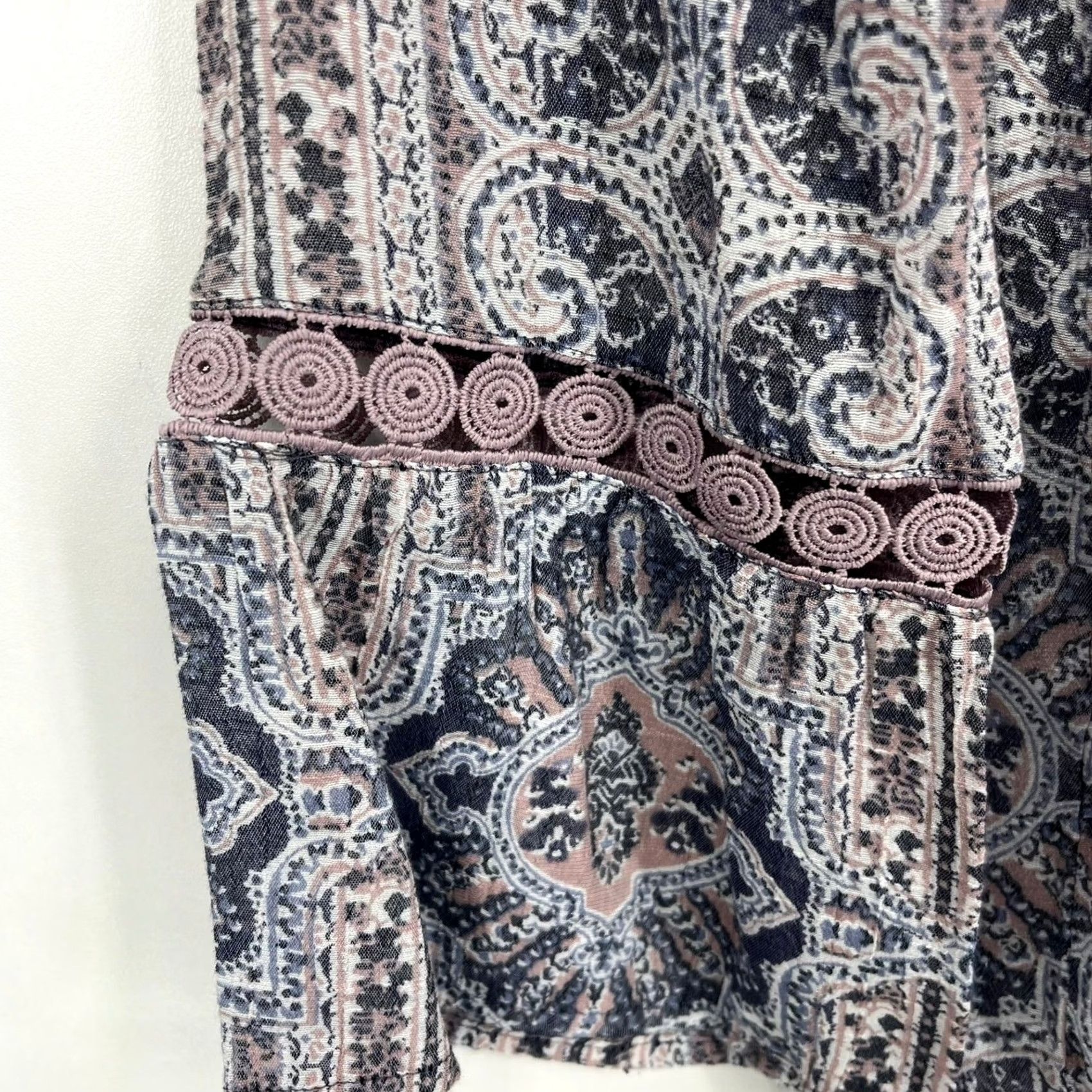 FRED Fred David Womens Blouse Paisley Medallion Bell Sleeve Multicolor M Bohemian Casual Lightweight Rayon Polyester Pullover Crew Neck Shirt Size M / US 6-8 / IT 42-44 - 4 Thumbnail